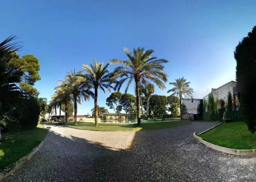 Property building, Garden in Relais Reggia Domizia
