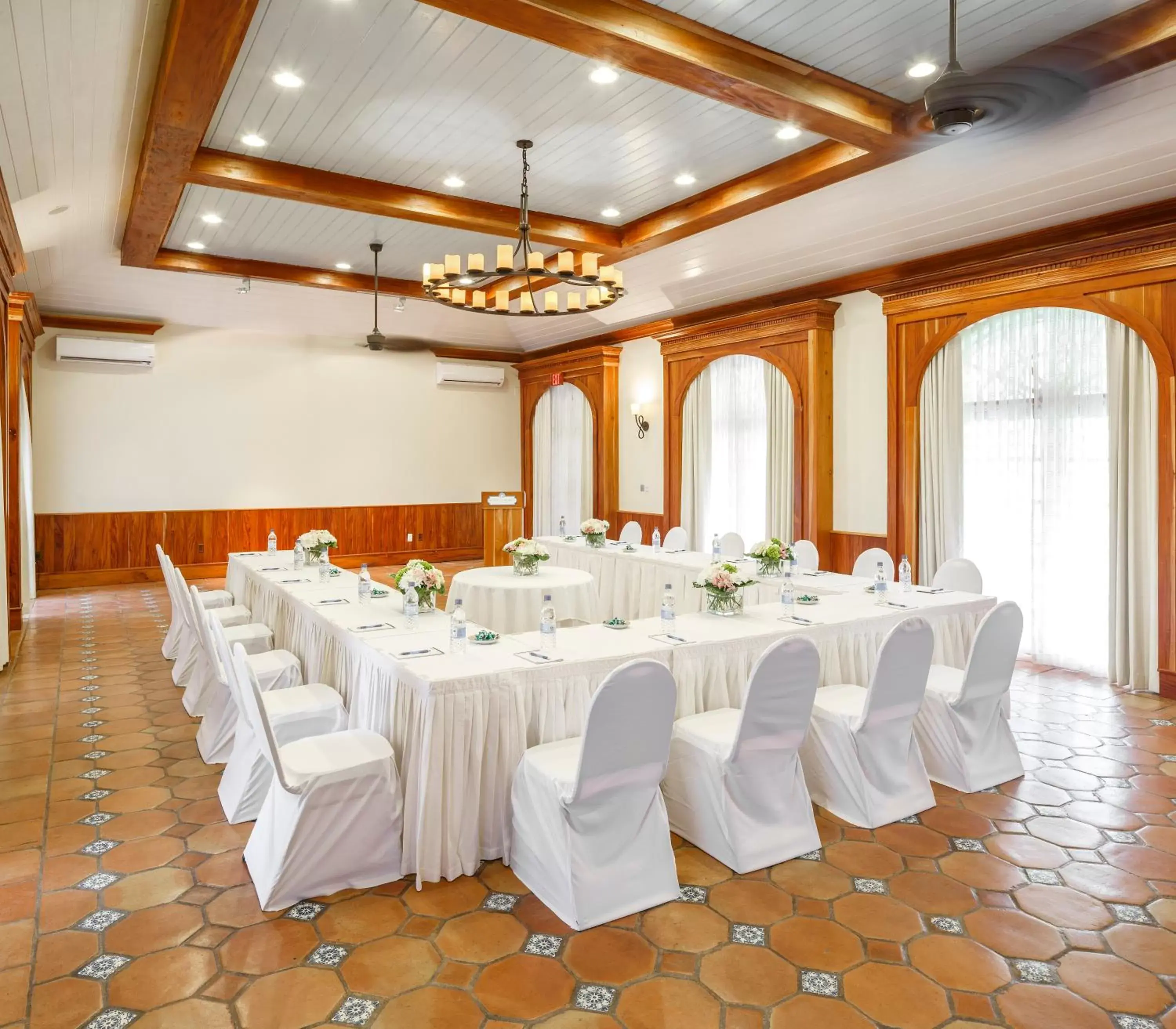 Banquet/Function facilities, Banquet Facilities in Windjammer Landing Villa Beach Resort