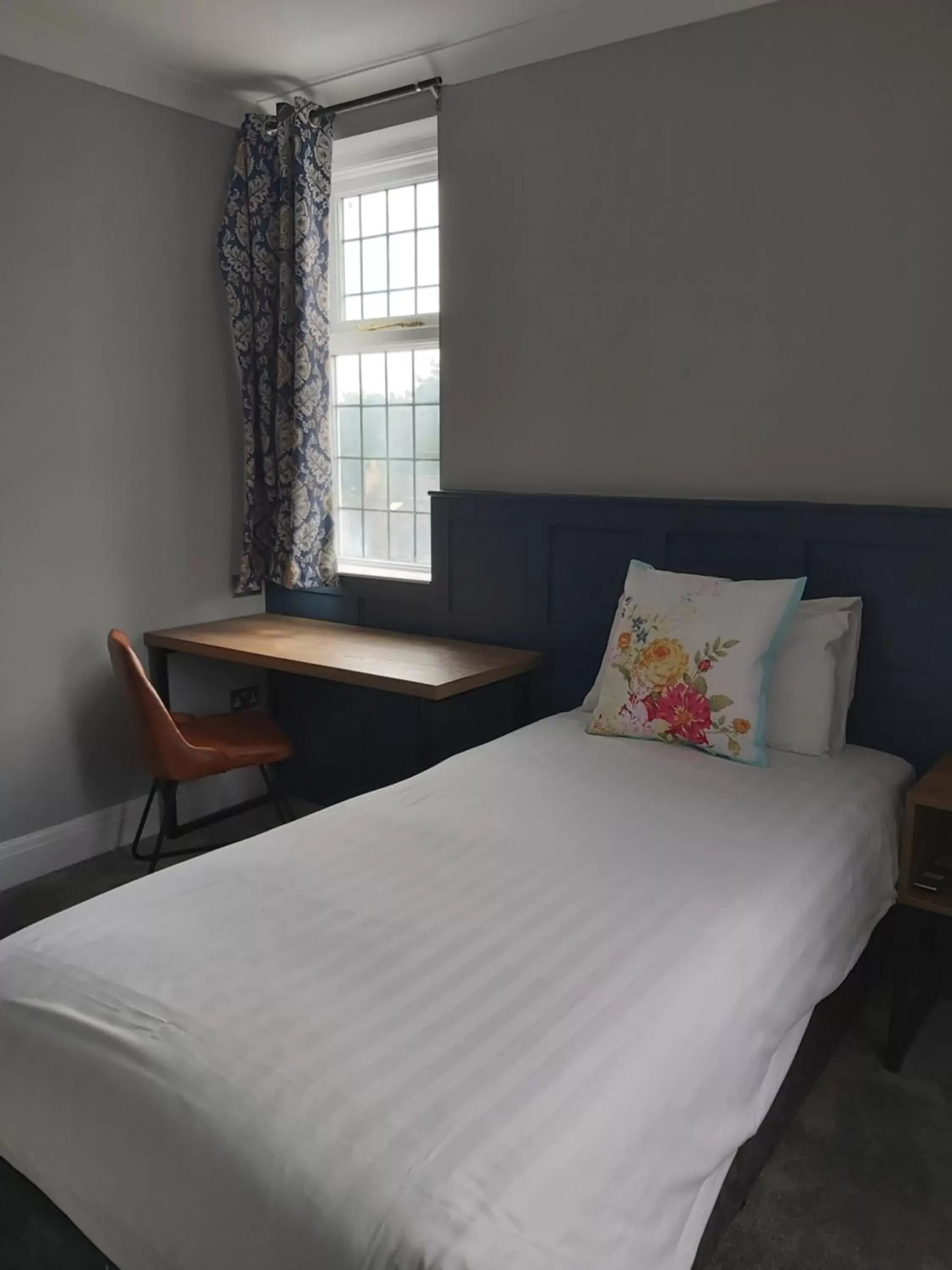 Bedroom, Bed in The Northwick Arms Hotel