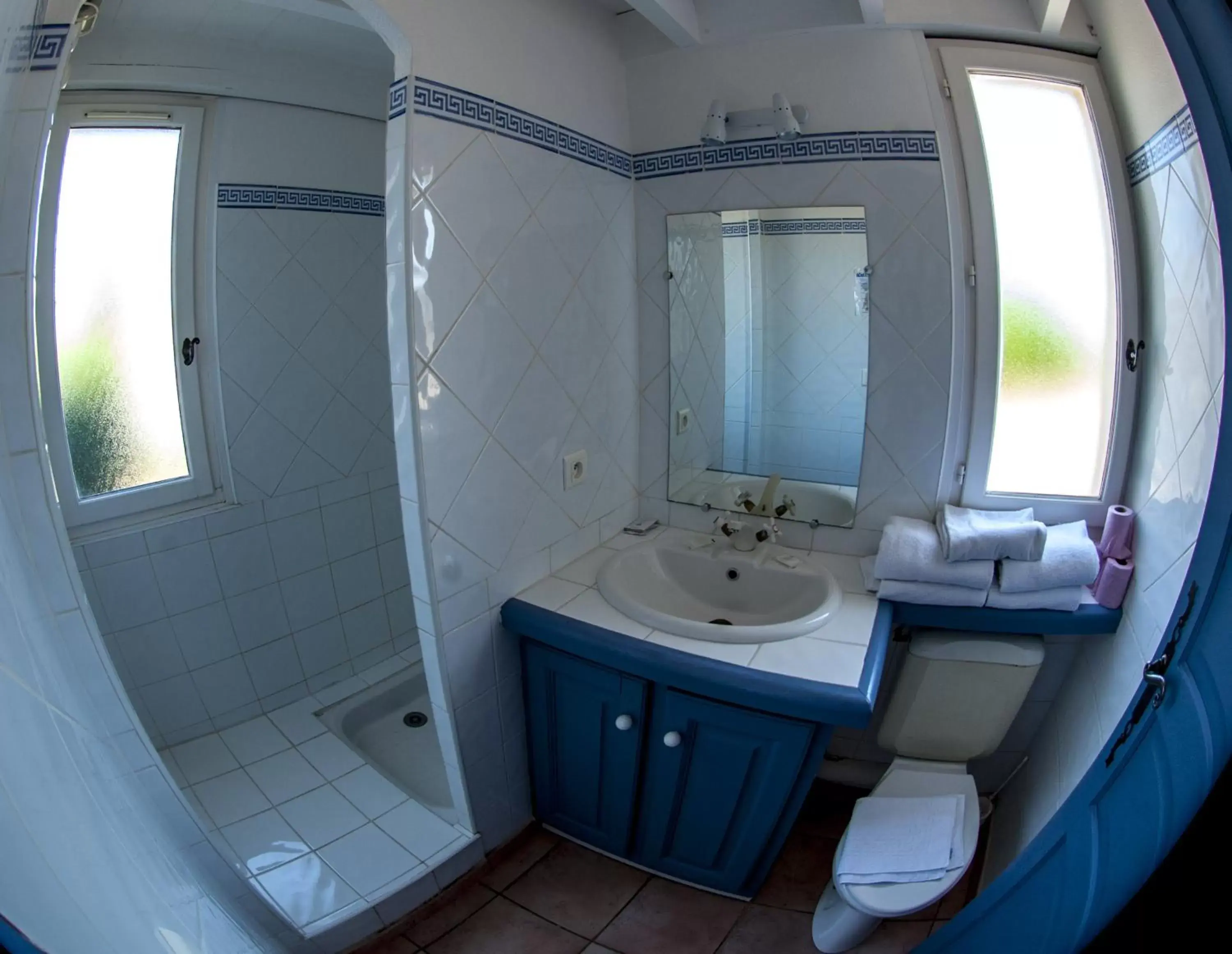 Bathroom in Hôtel Le Leukos