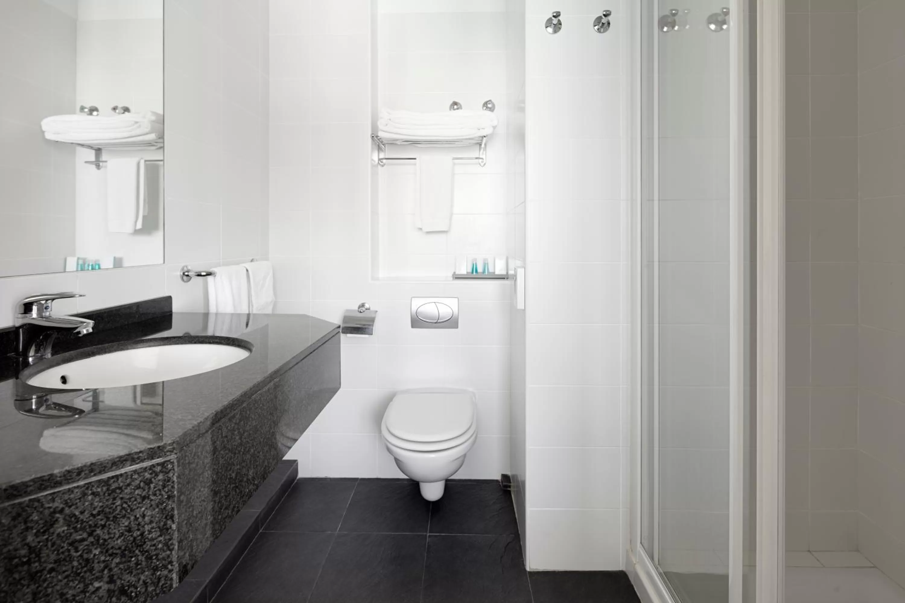 Bathroom in Saiaz Getaria Hotela