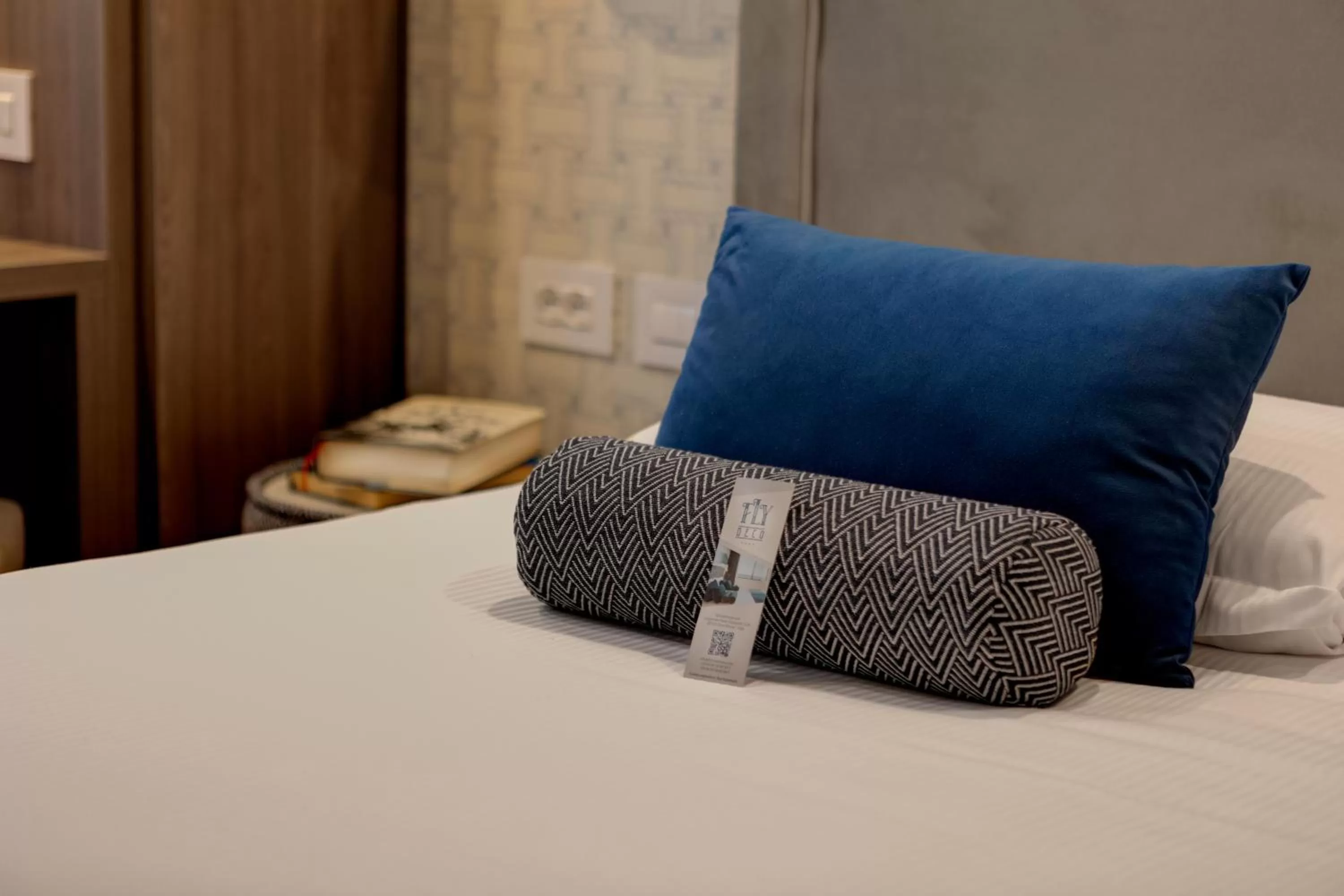 Bed in Fly Decó Hotel