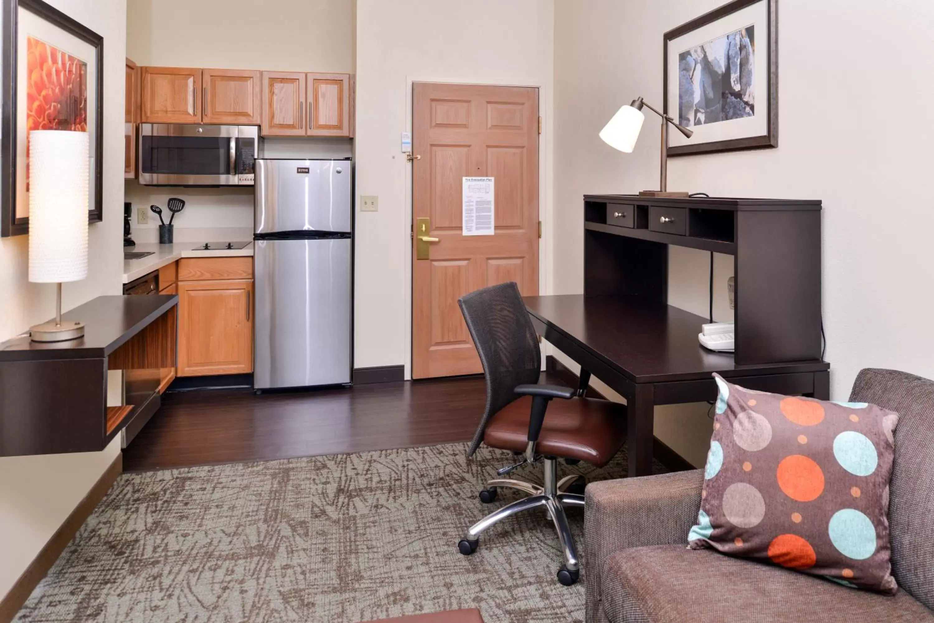 Photo of the whole room, Kitchen/Kitchenette in Staybridge Suites O'Fallon Chesterfield, an IHG Hotel