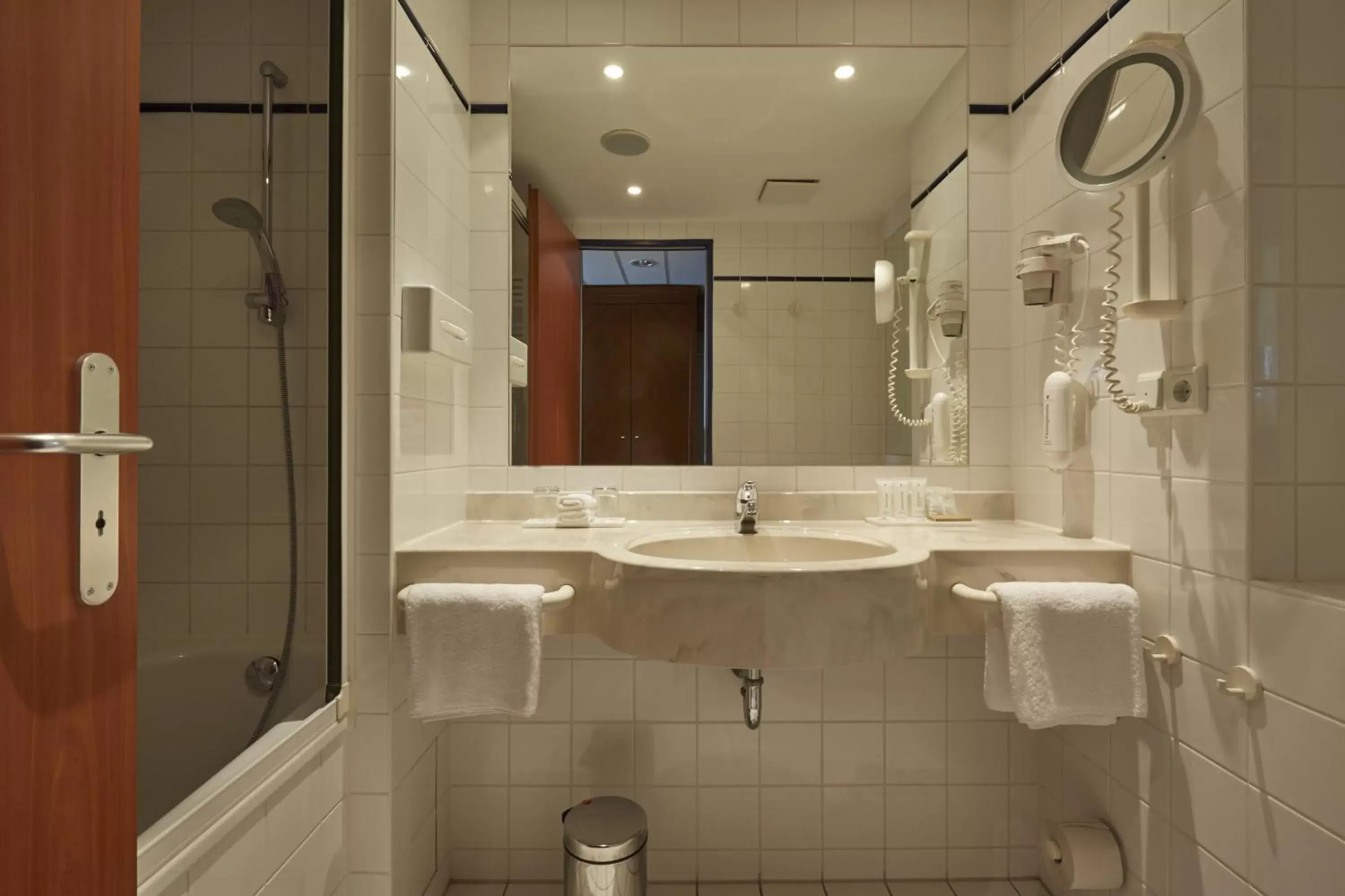 Bathroom in H4 Hotel Kassel