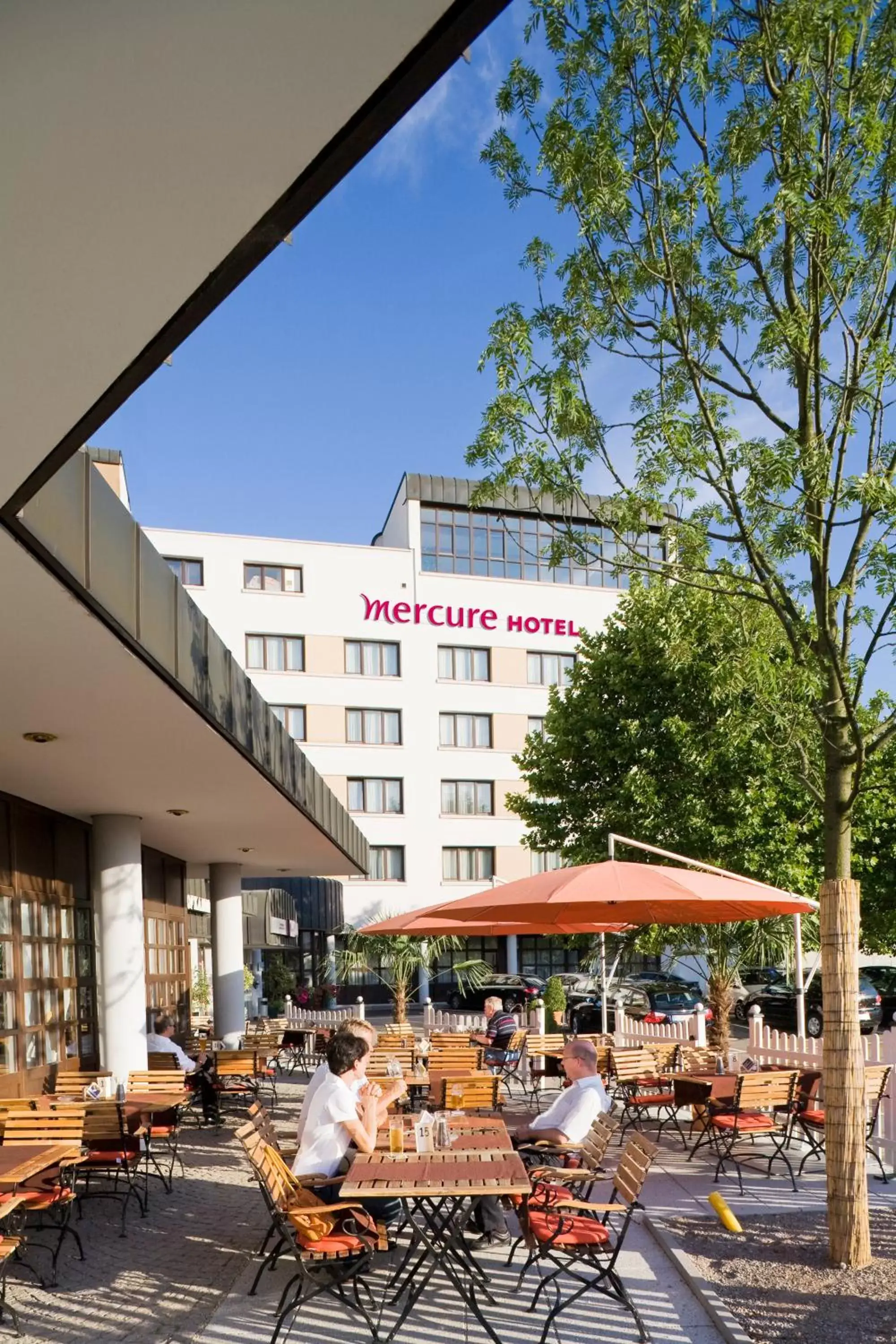 Patio, Restaurant/Places to Eat in Mercure Hotel am Messeplatz Offenburg