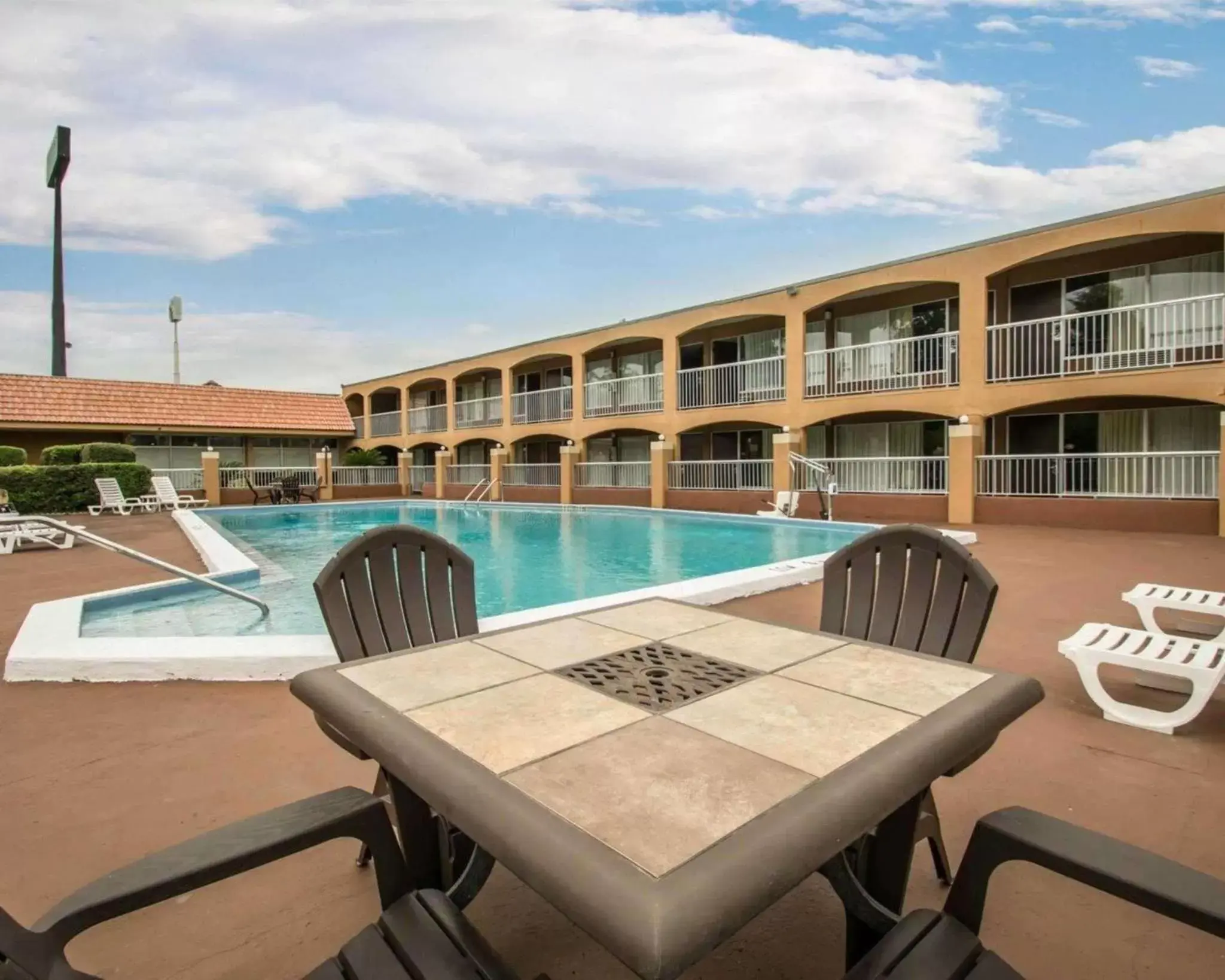 Activities, Swimming Pool in Quality Inn Alachua - Gainesville Area