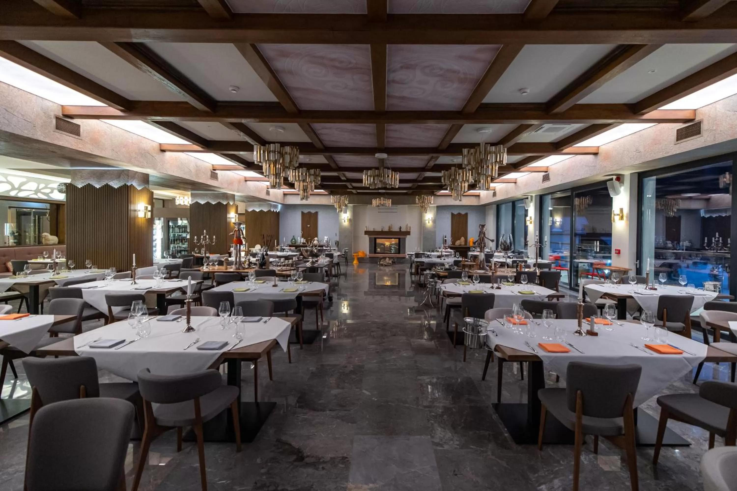 Restaurant/Places to Eat in Hotel Belmont