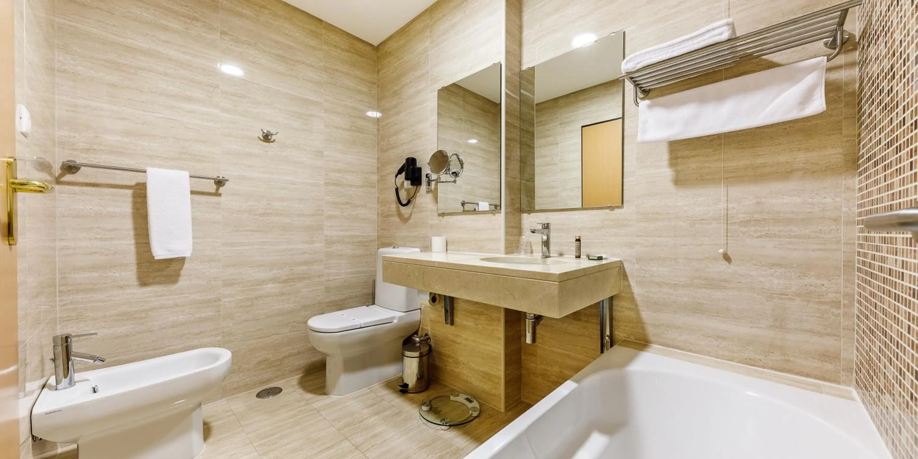 Toilet in Aurea Fatima Hotel Congress & Spa