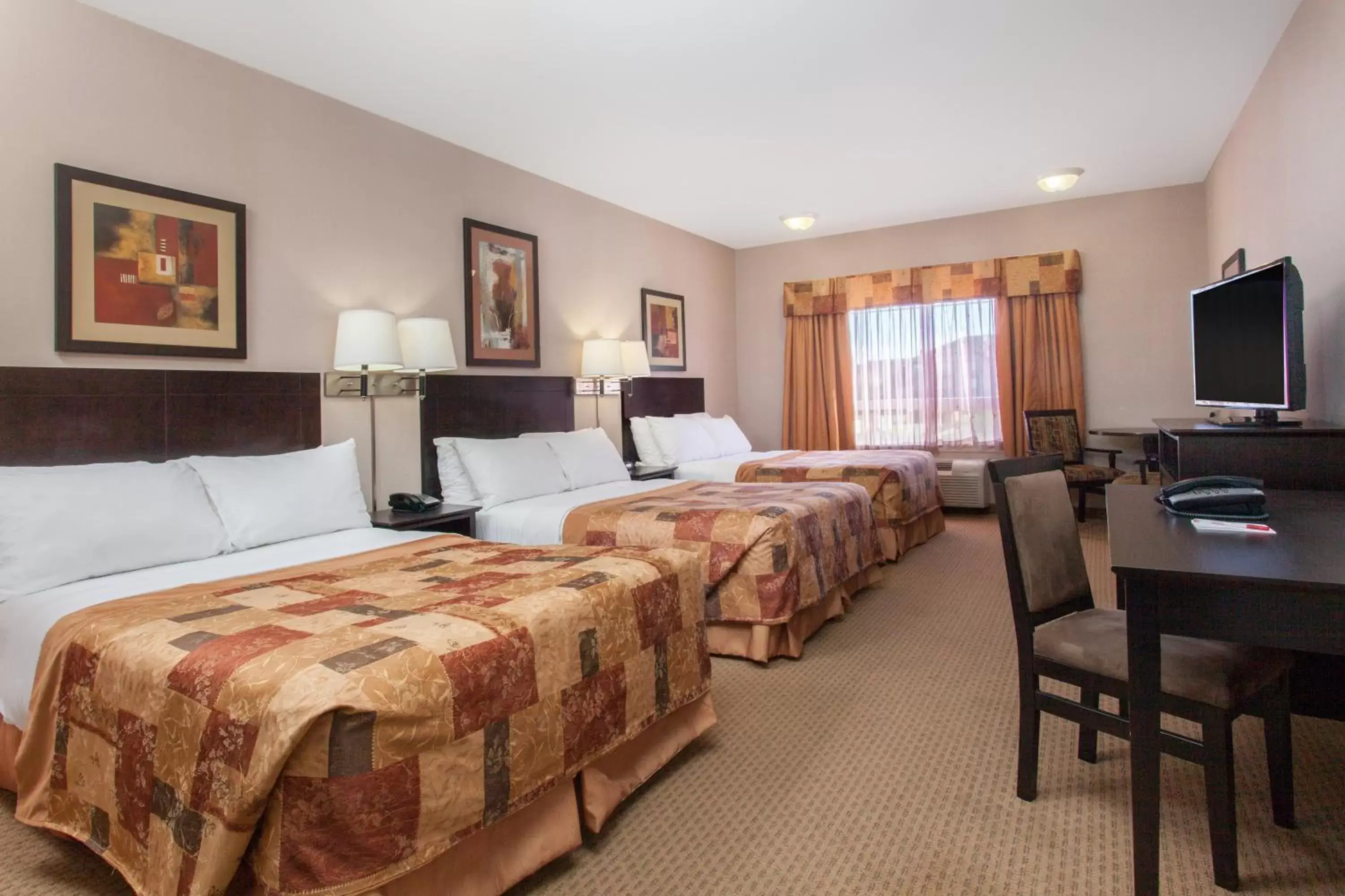 Photo of the whole room, Room Photo in Ramada by Wyndham Brooks