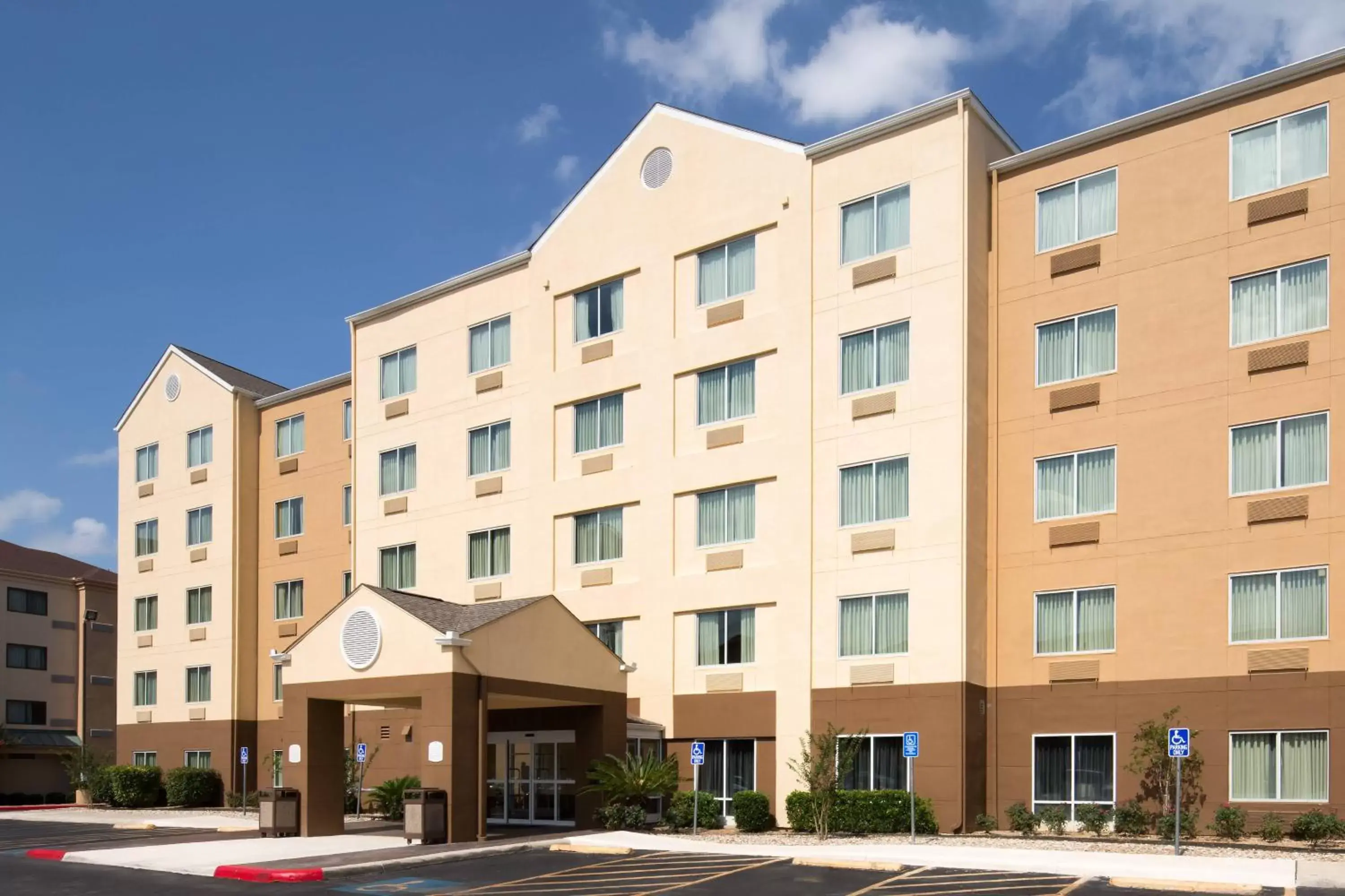 Property Building in Fairfield Inn & Suites by Marriott San Antonio Airport/North Star Mall
