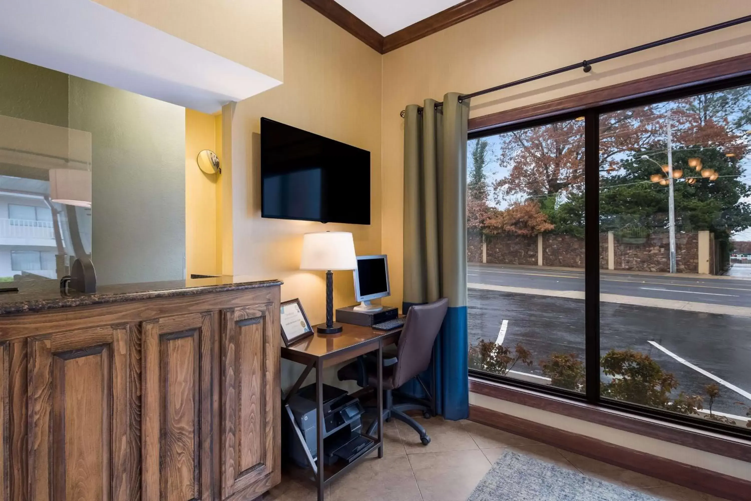 Business facilities, TV/Entertainment Center in Best Western Winners Circle
