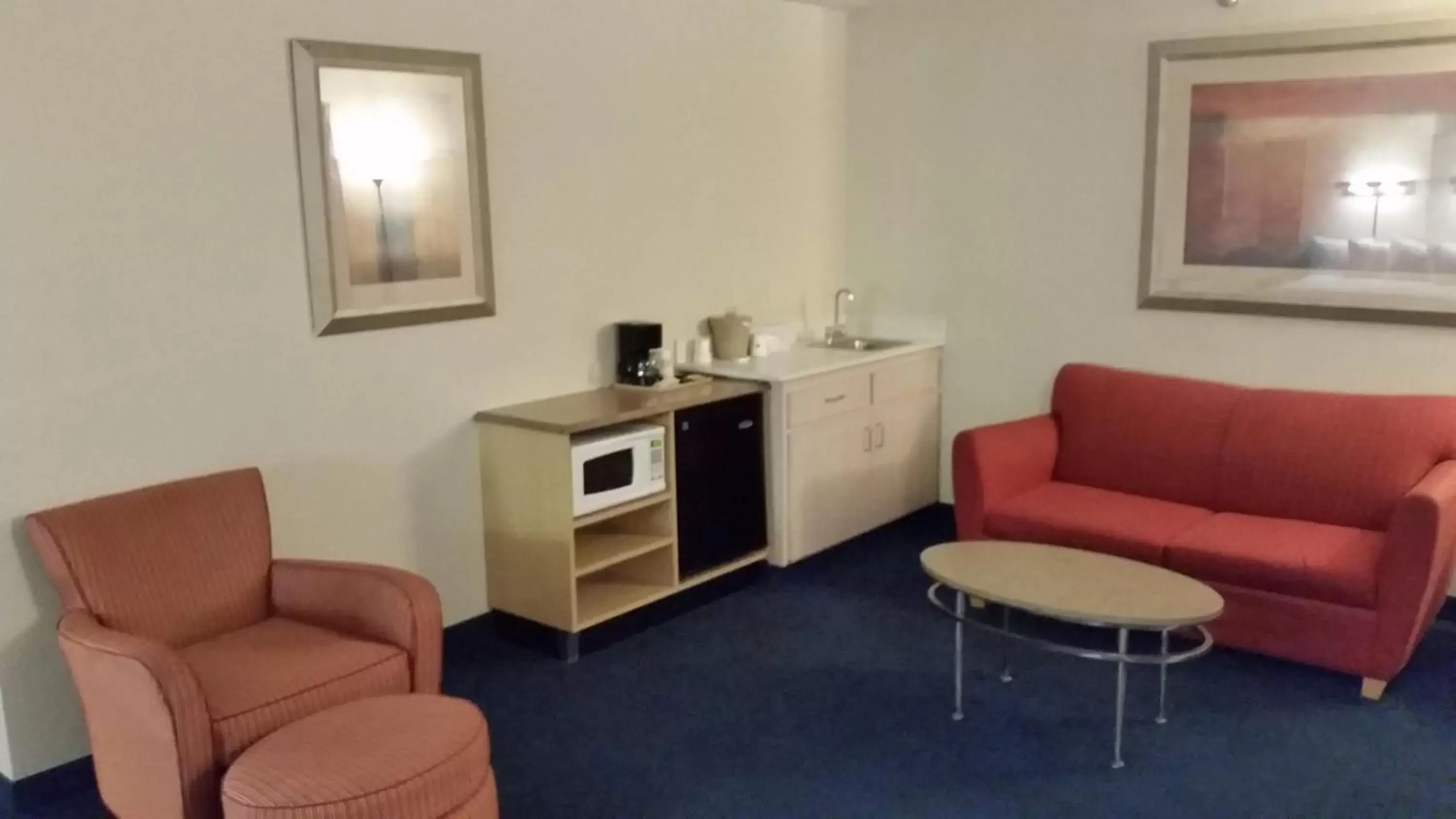 Living room, Seating Area in Days Inn by Wyndham Buena Park