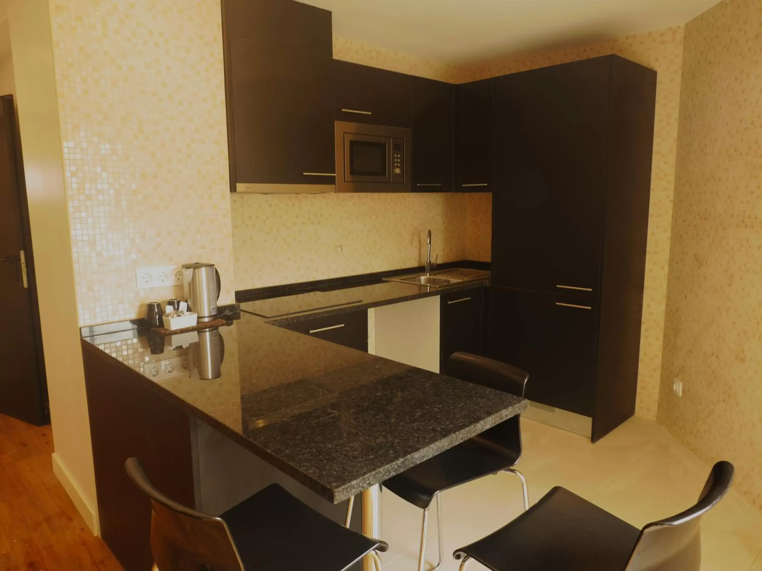 Coffee/tea facilities, Kitchen/Kitchenette in Lisbon City Apartments & Suites by City Hotels