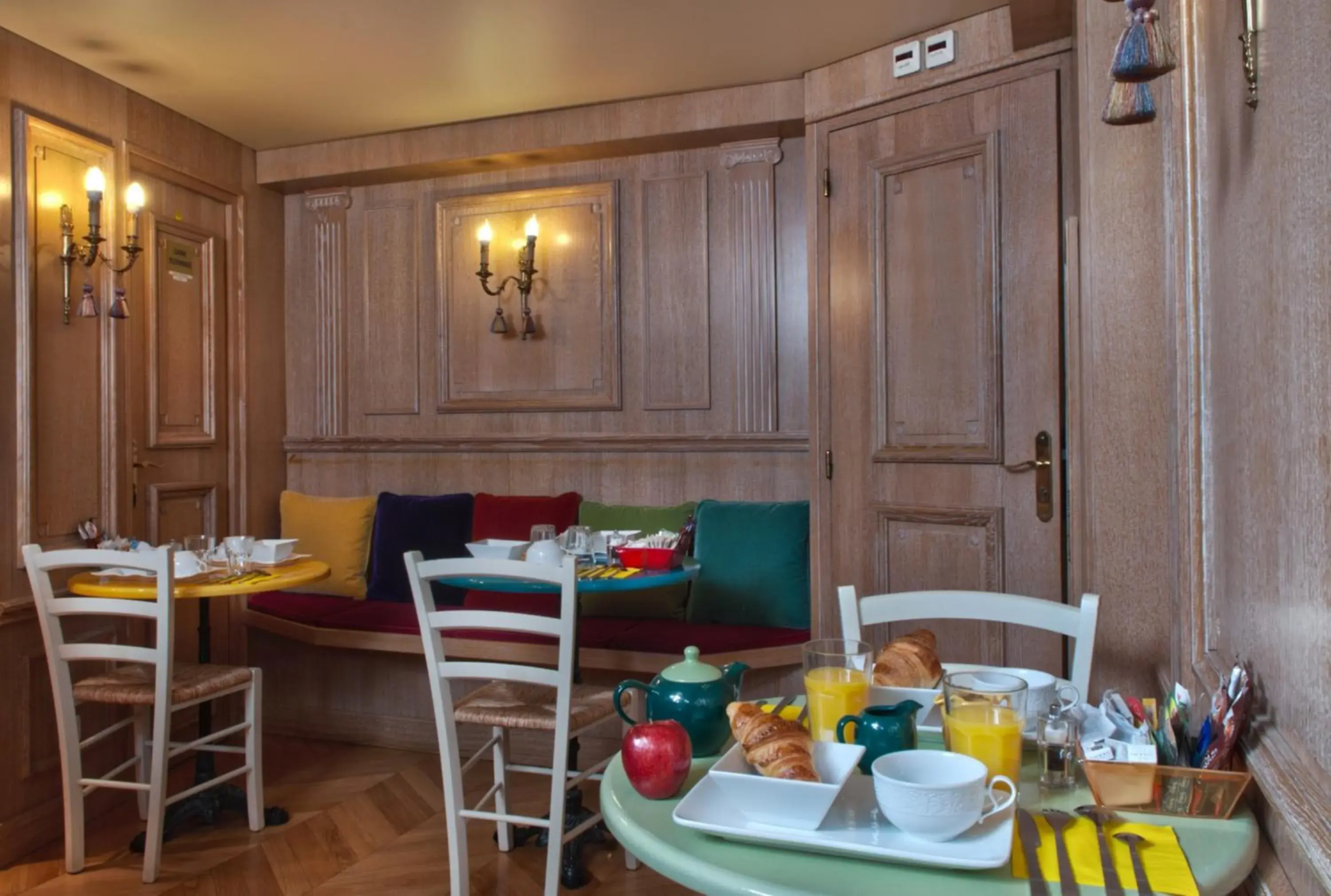 Restaurant/Places to Eat in Hotel De La Motte Picquet