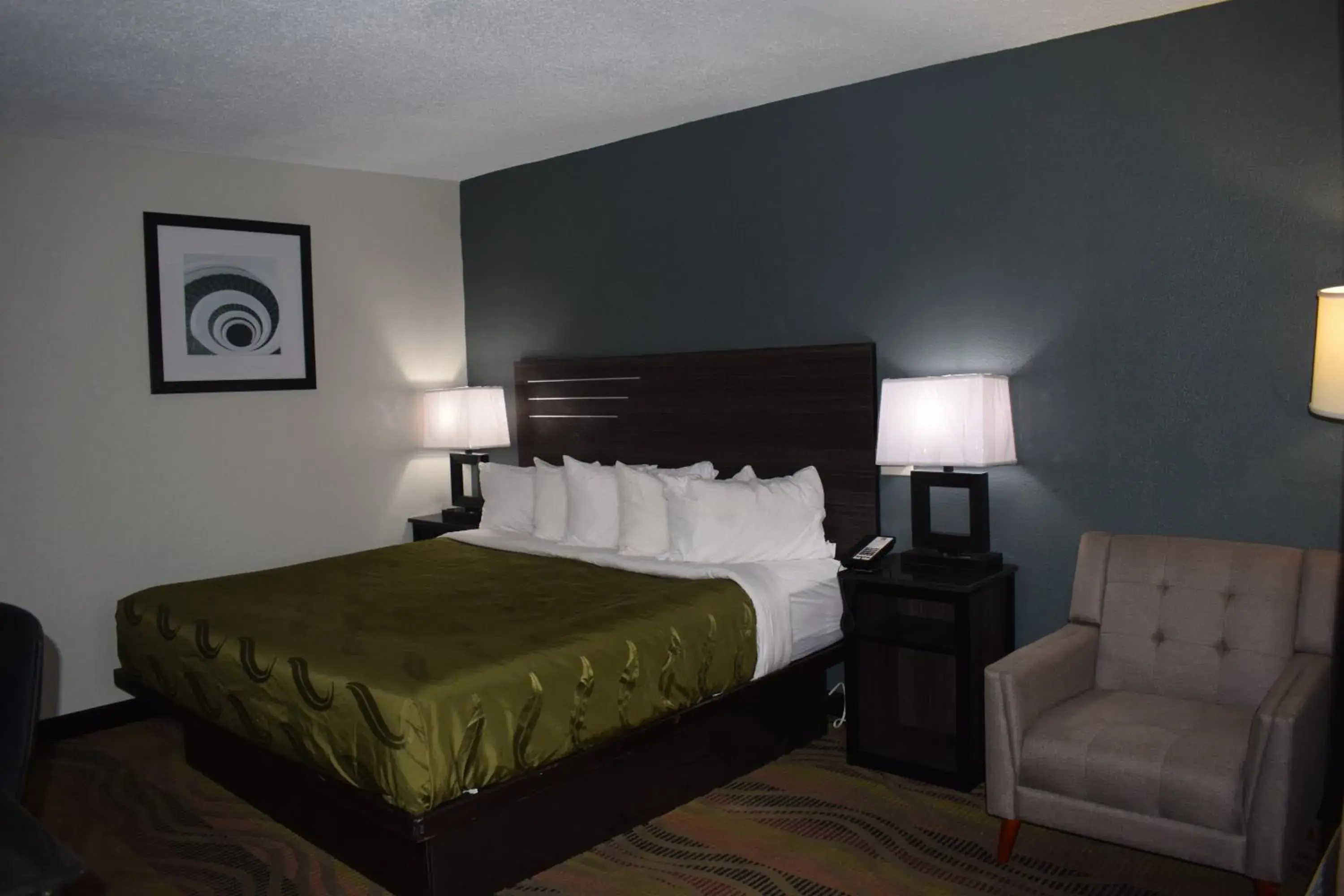 Photo of the whole room, Bed in Quality Inn & Suites