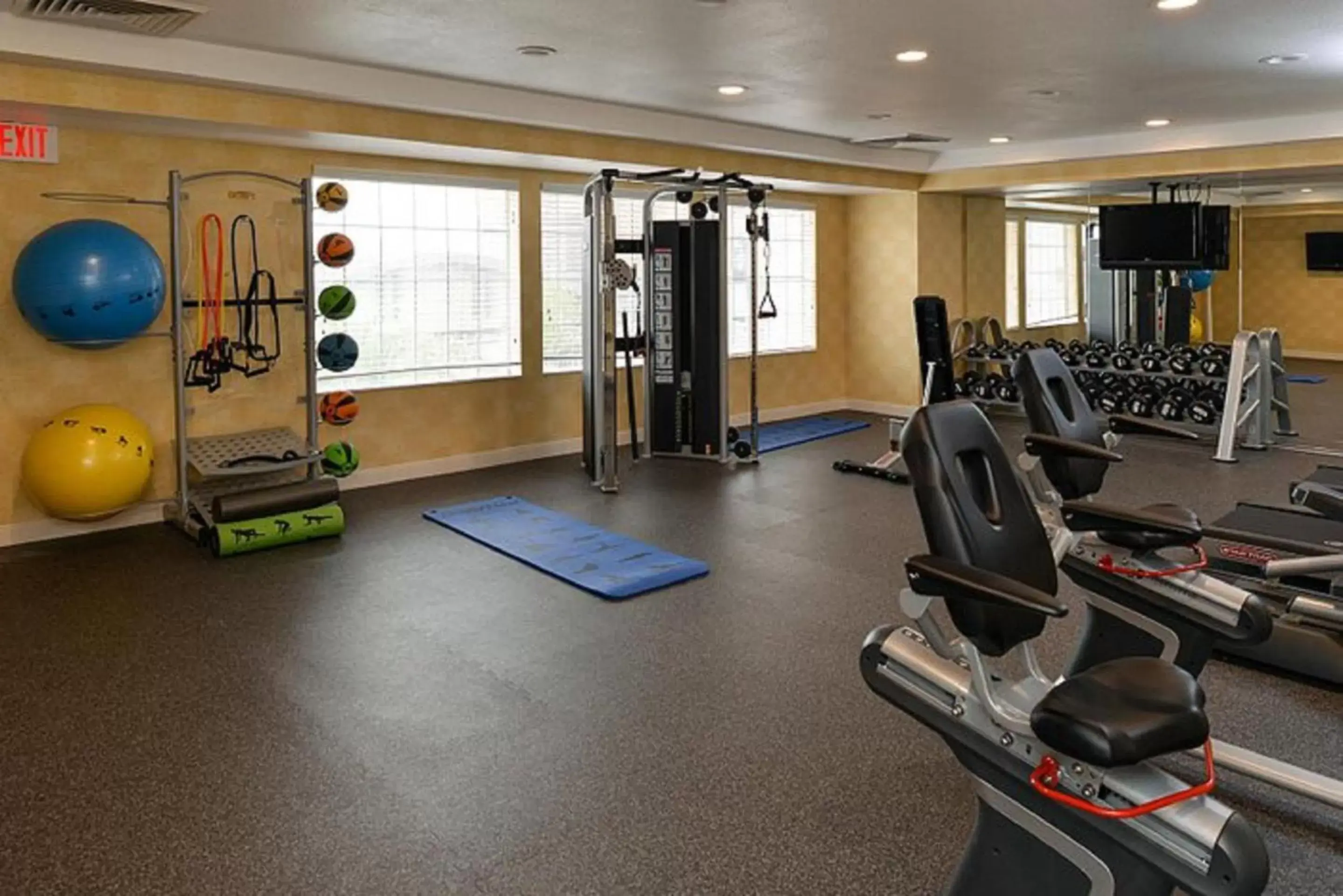 Fitness centre/facilities, Fitness Center/Facilities in SureStay Plus Hotel by Best Western Tempe University