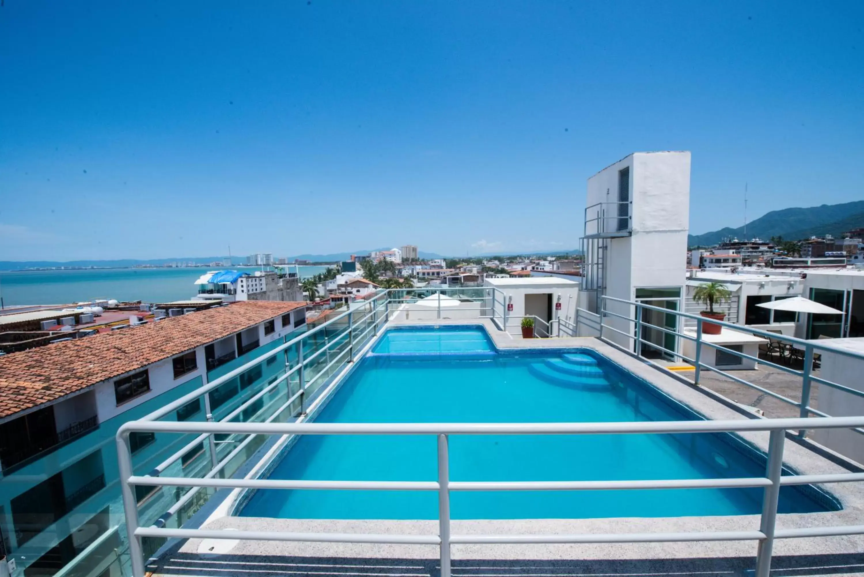 Swimming Pool in Hotel Portonovo Plaza Malecon