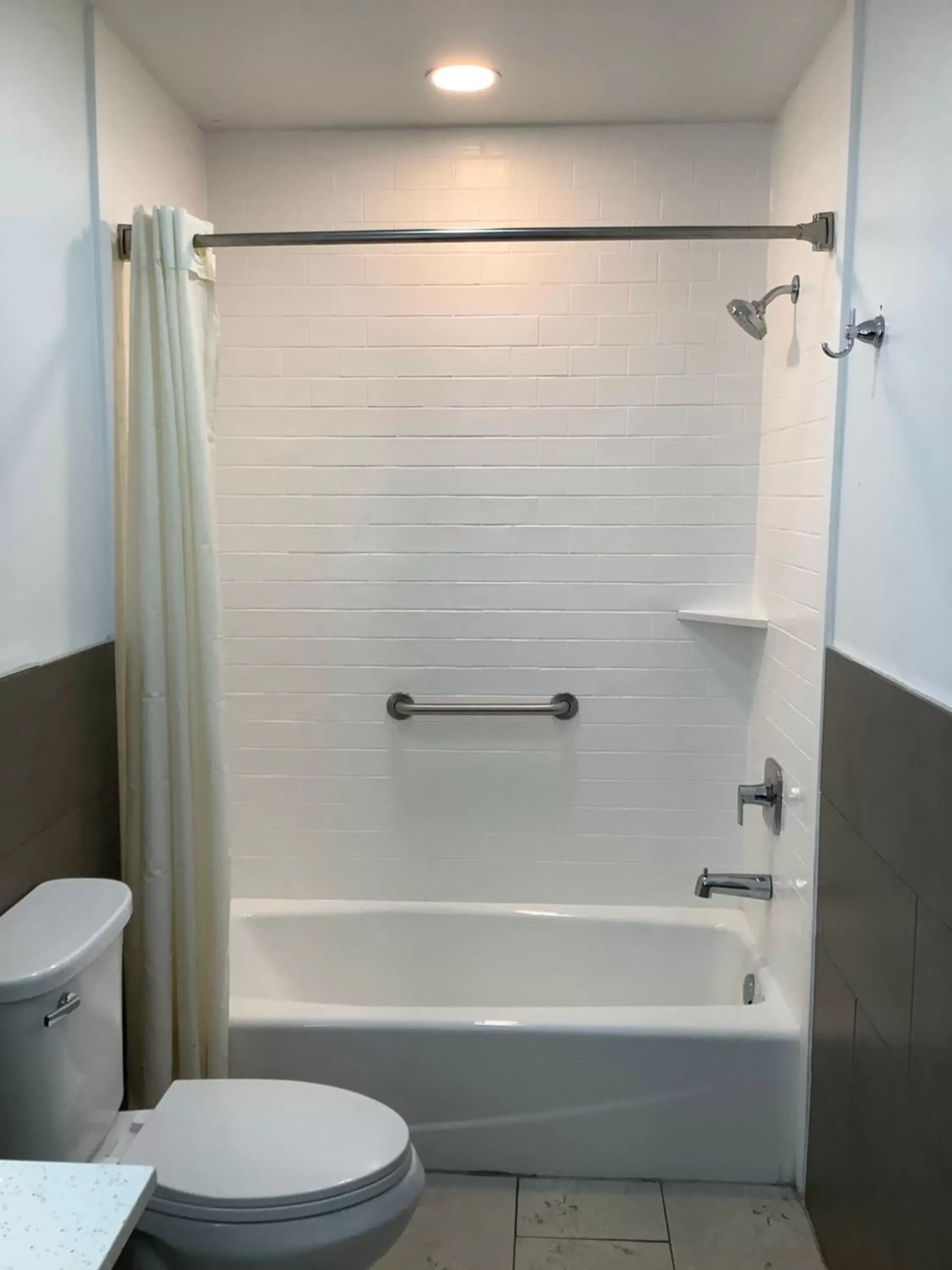 Shower, Bathroom in Americas Best Value Inn Harlingen