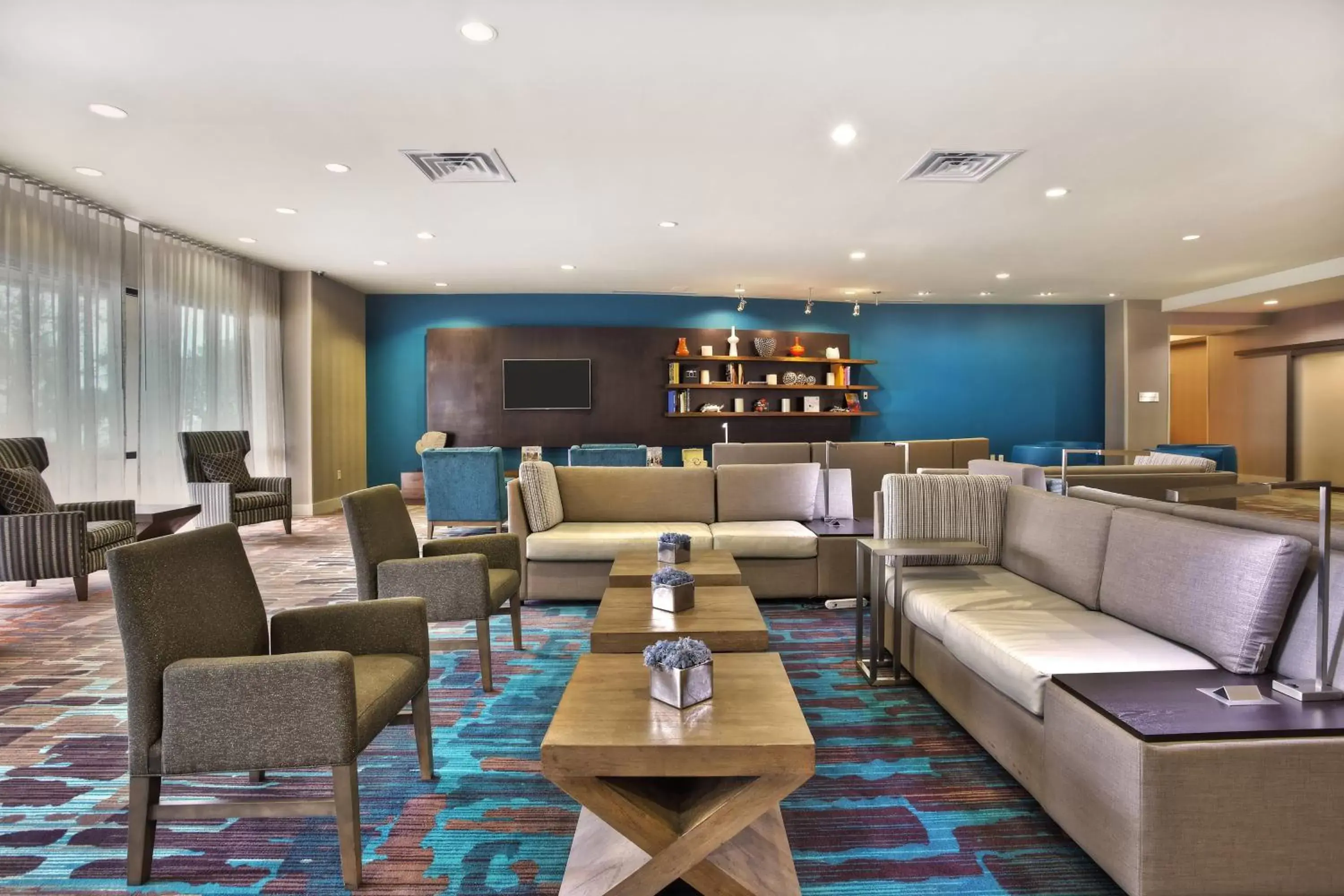 Lobby or reception, Lounge/Bar in Courtyard by Marriott Gulfport Beachfront