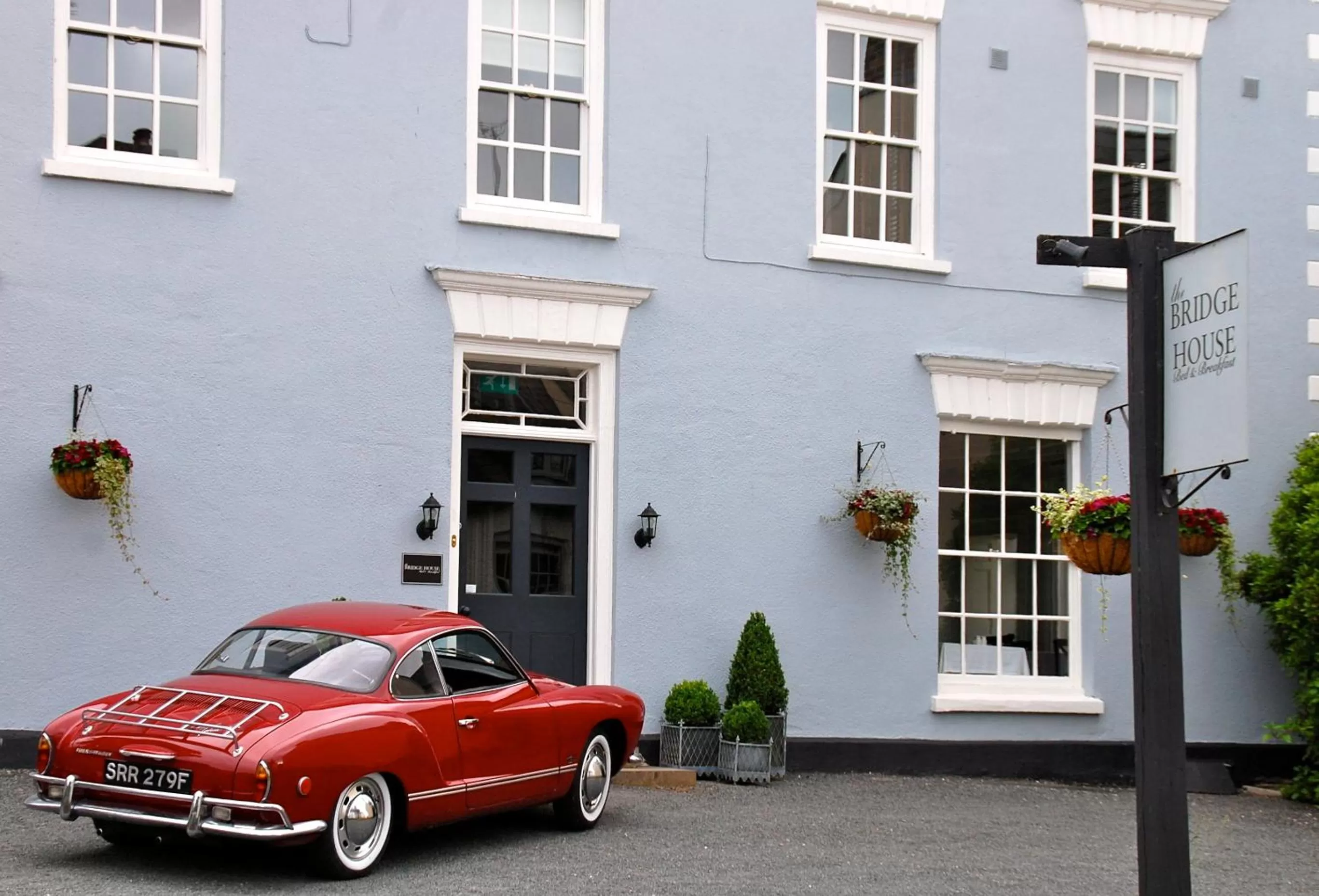 Facade/entrance in The Bridge House