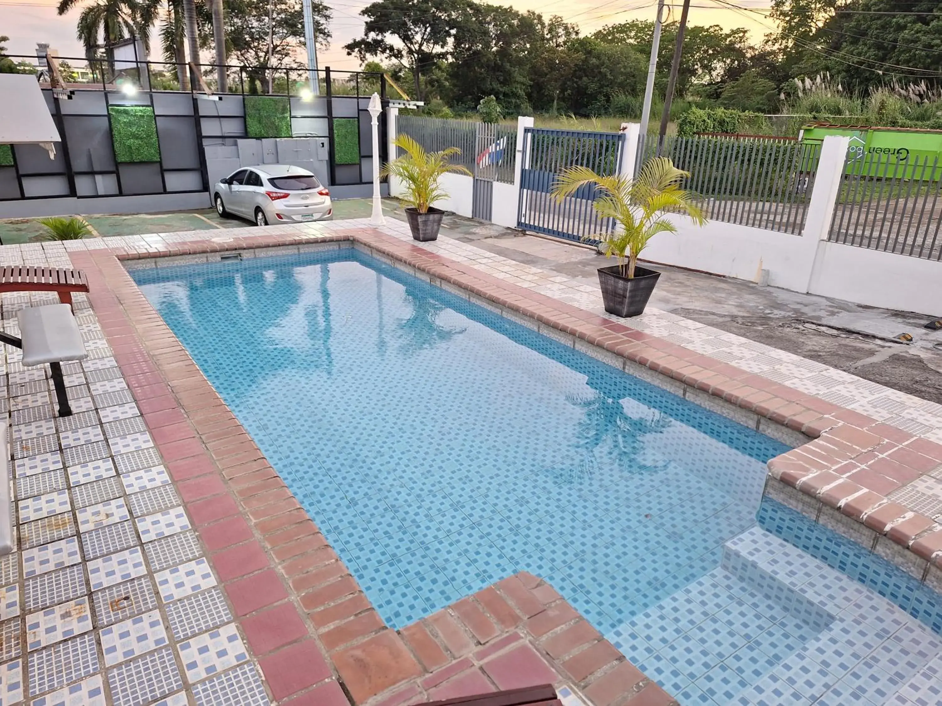 Swimming Pool in Express Inn PTY Aeropuerto Internacional Panama