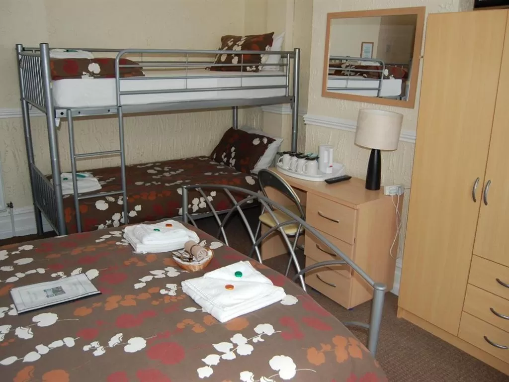 Bedroom, Bed in Atlantis Hotel