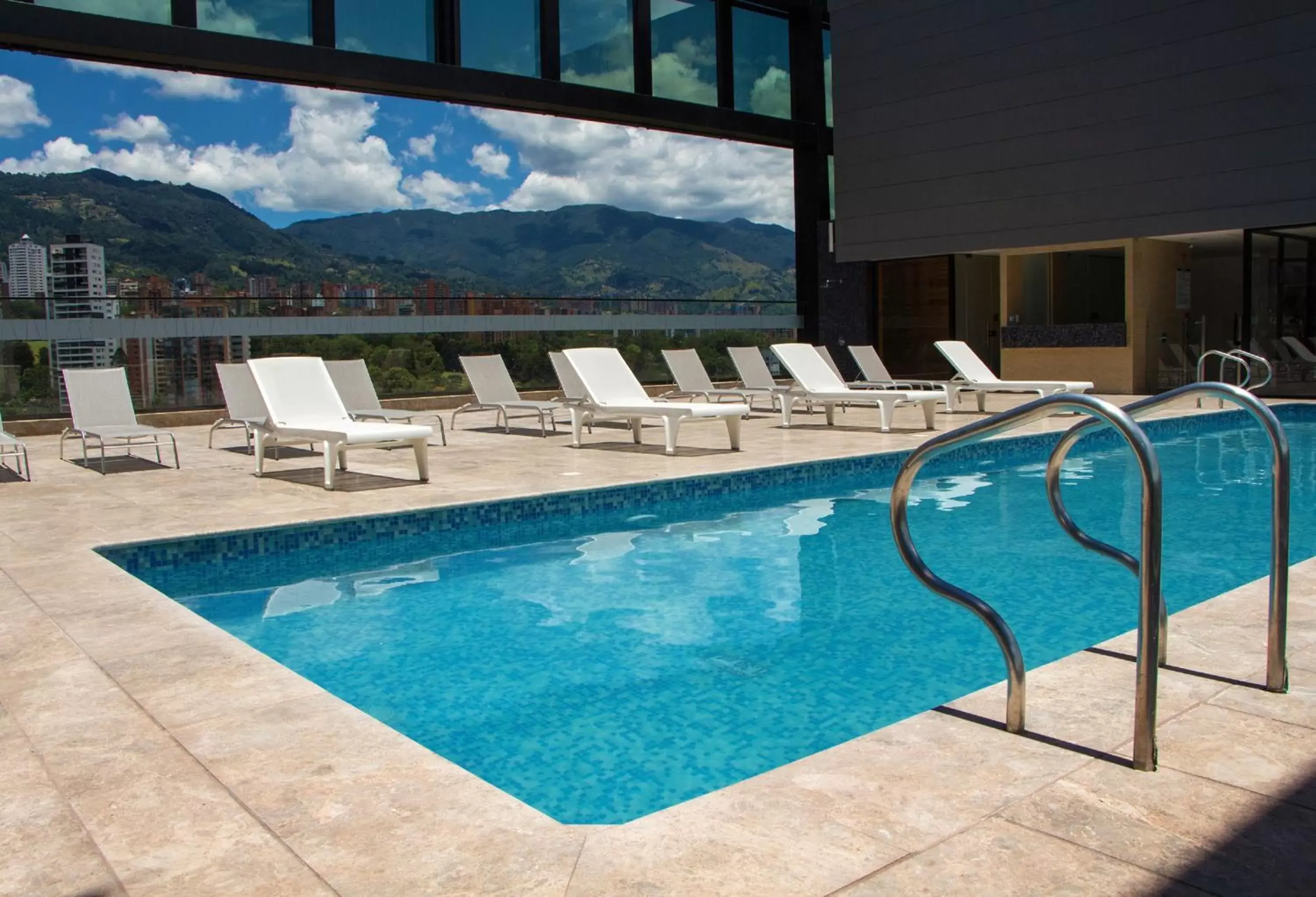 Swimming Pool in Hotel Estelar Square