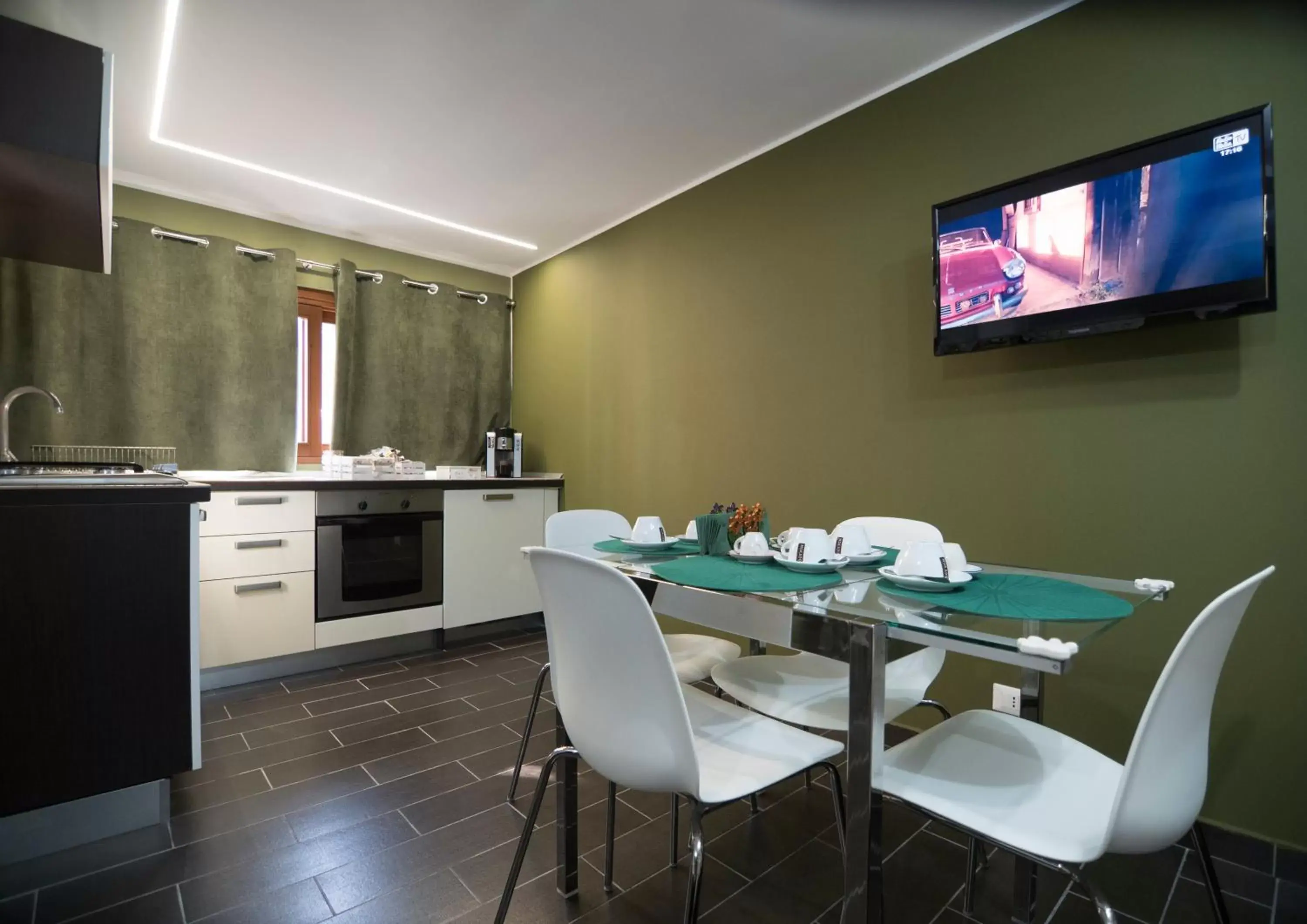 Kitchen or kitchenette, TV/Entertainment Center in Marini Bed&Breakfast