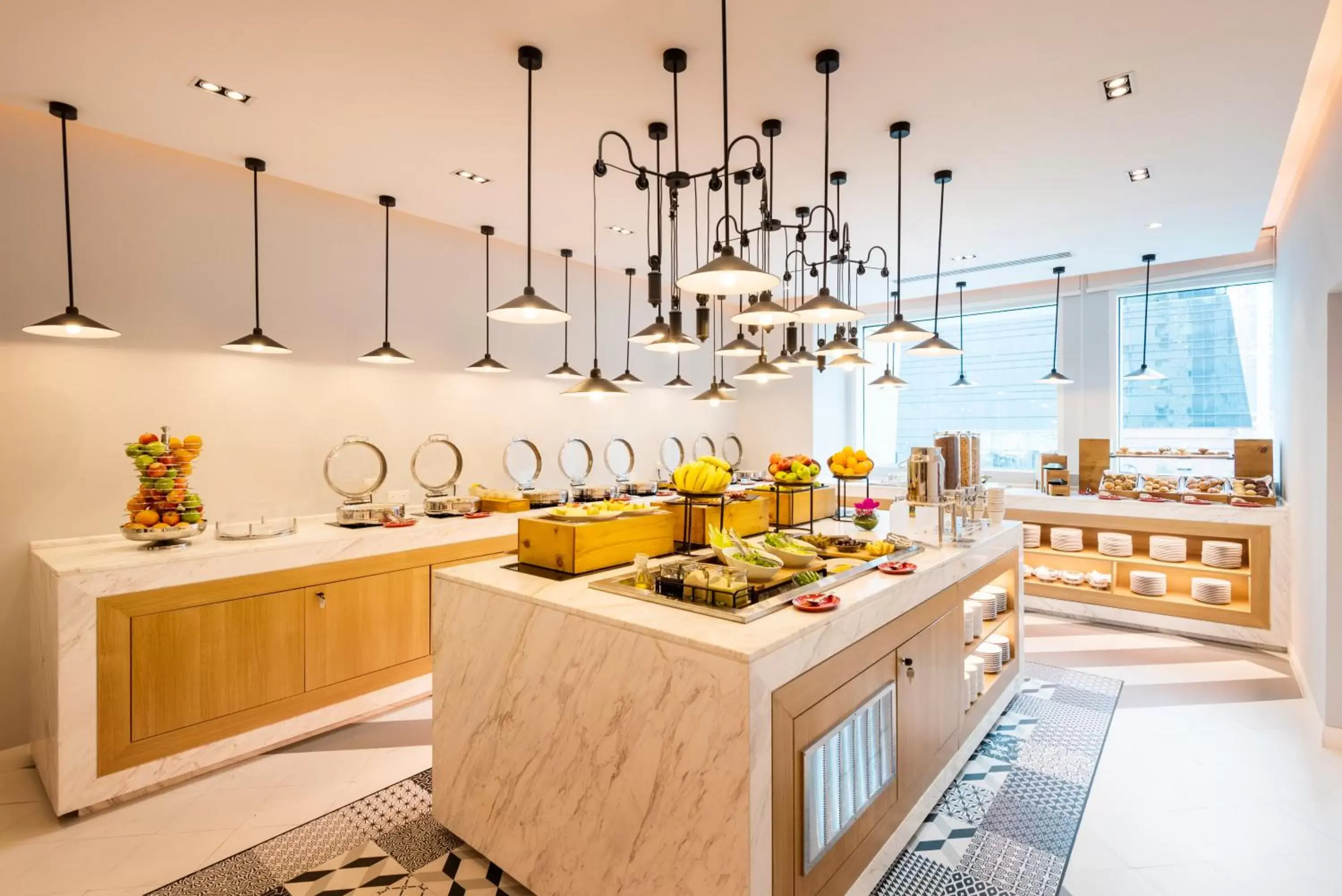 Restaurant/places to eat, Kitchen/Kitchenette in Centara West Bay Hotel & Residences Doha