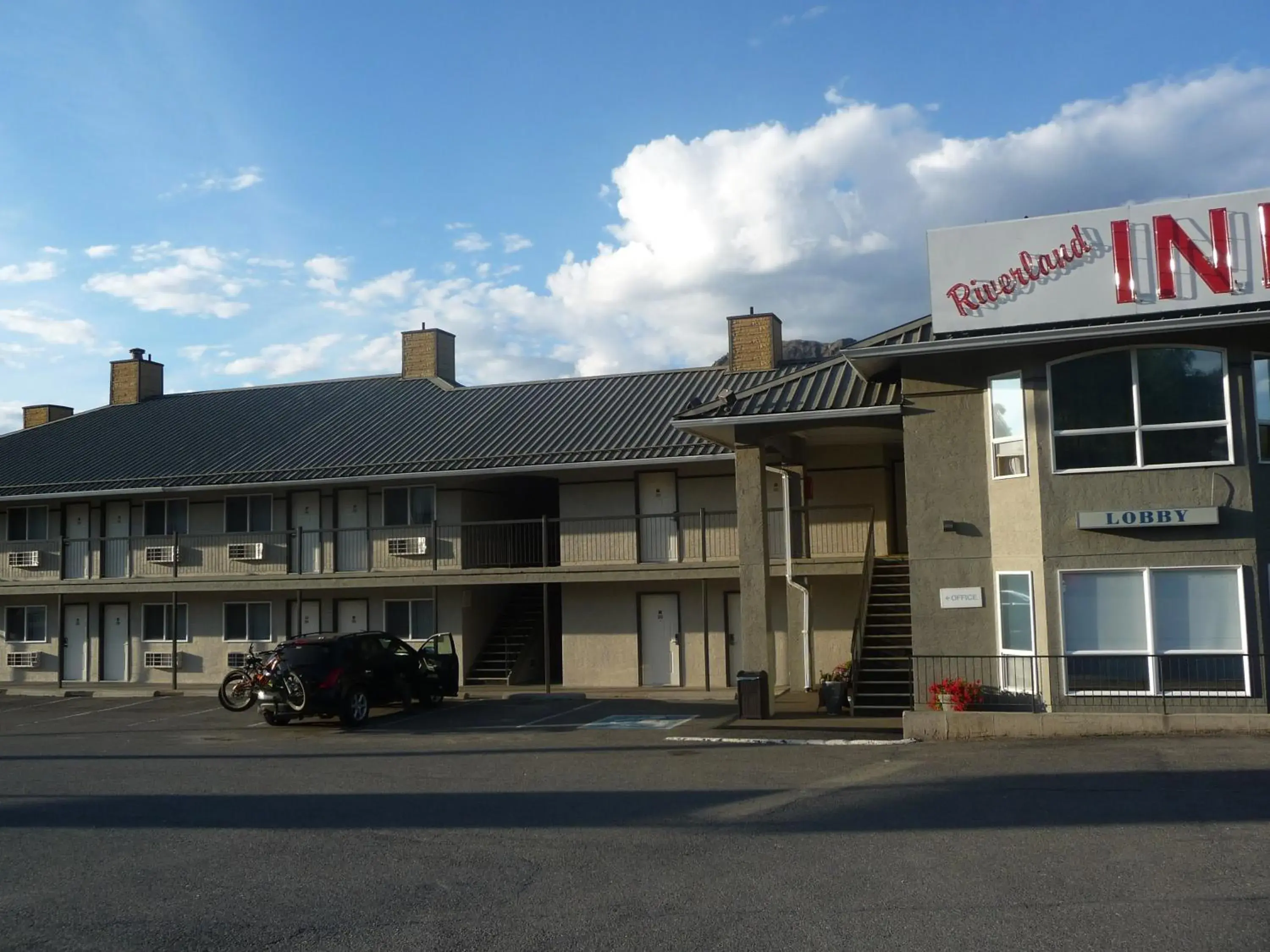 Facade/entrance, Property Building in Riverland Inn & Suites