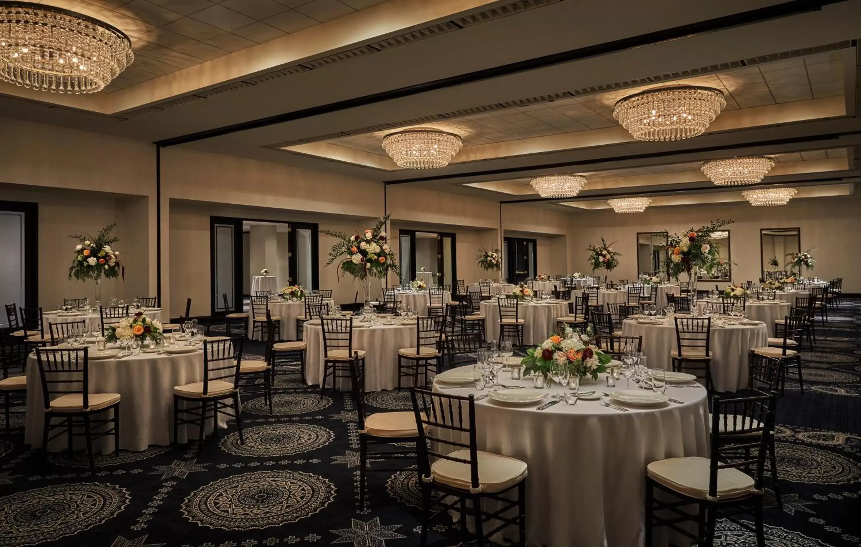 Banquet/Function facilities, Restaurant/Places to Eat in Graduate Minneapolis