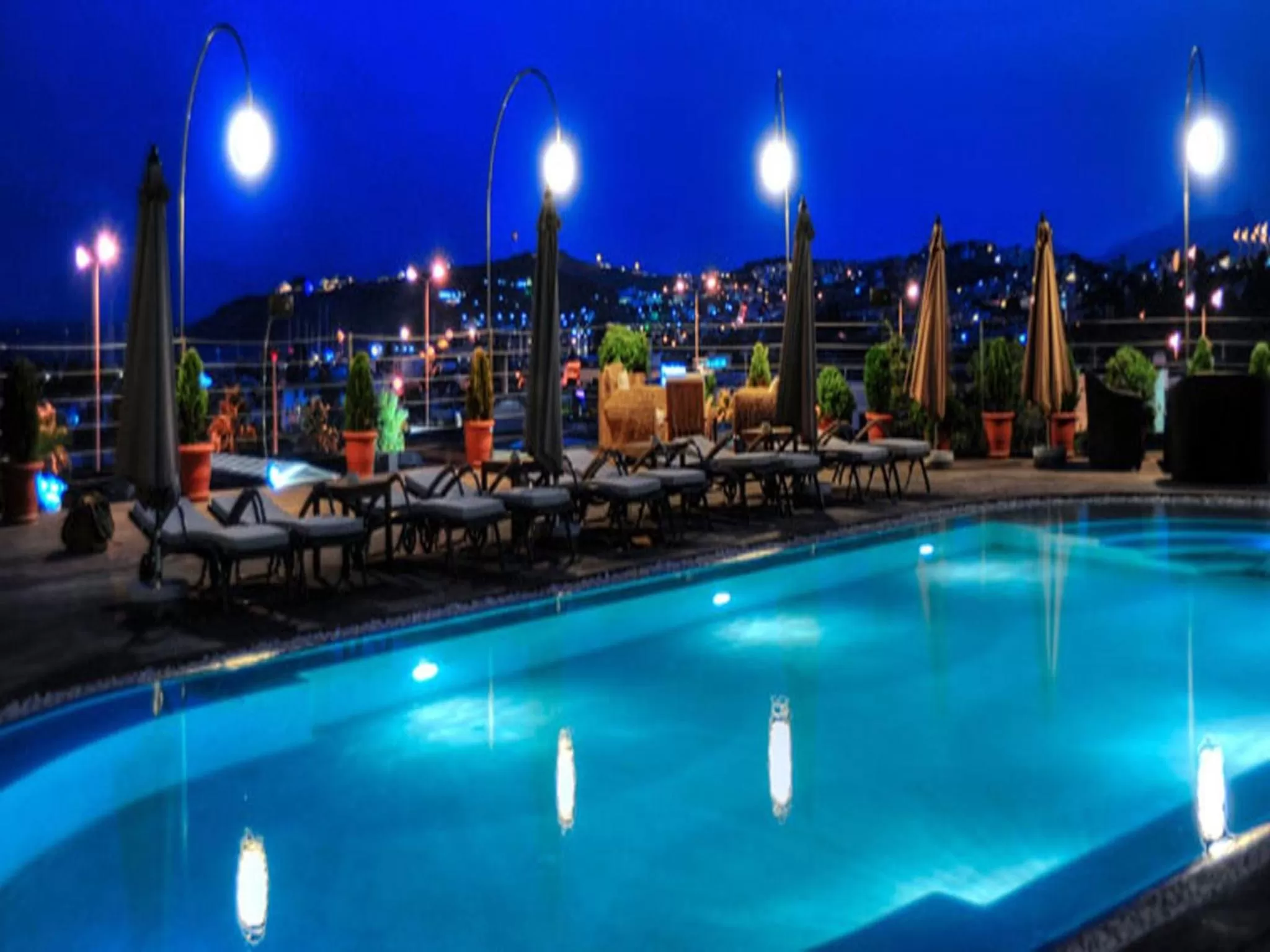 Swimming pool in Lvzz Hotel