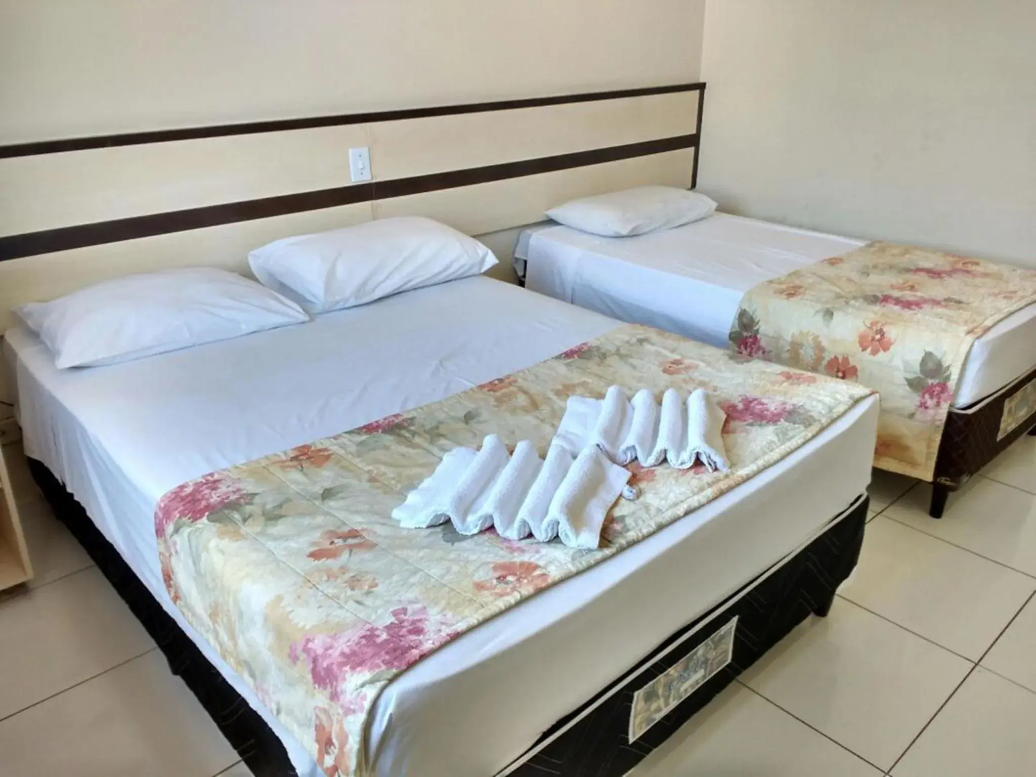 Photo of the whole room, Bed in Alvorada Iguassu Hotel