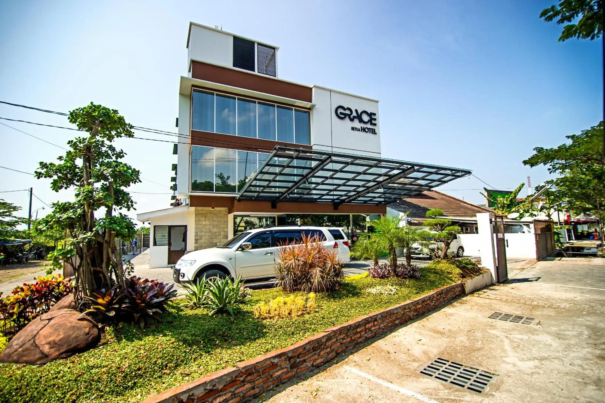 Facade/entrance, Property Building in Grace Setia Hotel