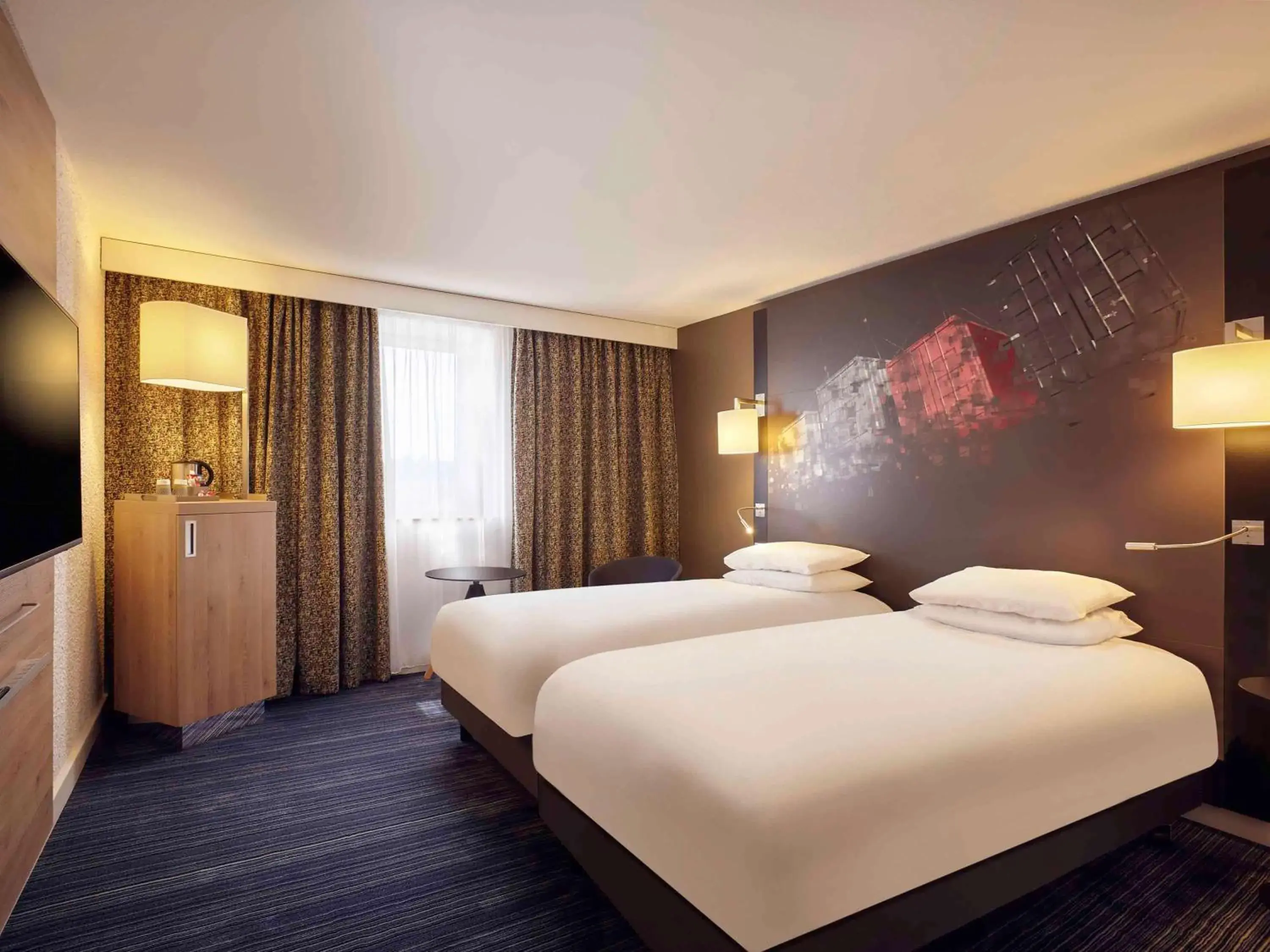 Photo of the whole room, Bed in Mercure Le Havre Centre Bassin Du Commerce