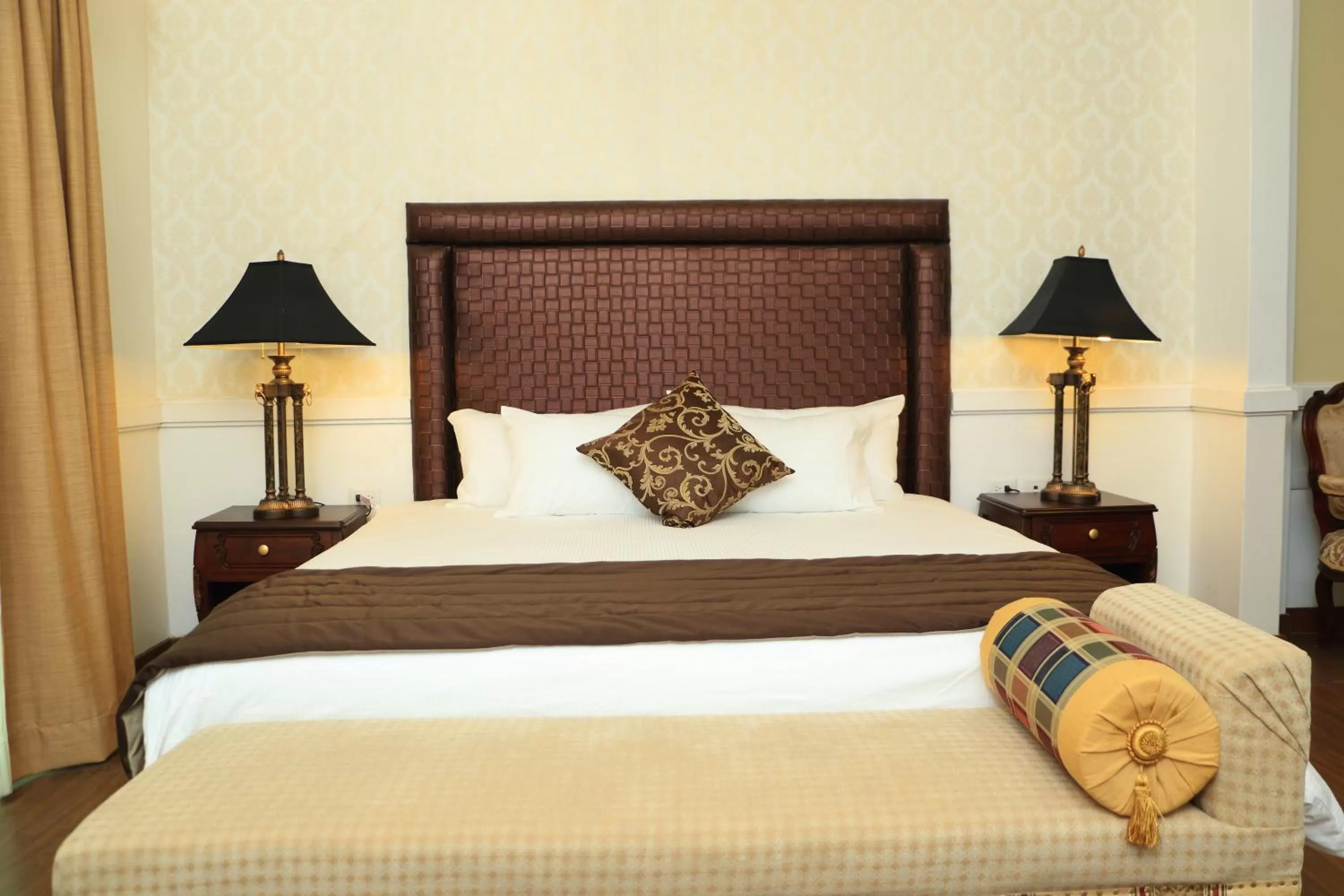 Photo of the whole room, Bed in Presidente Boutique