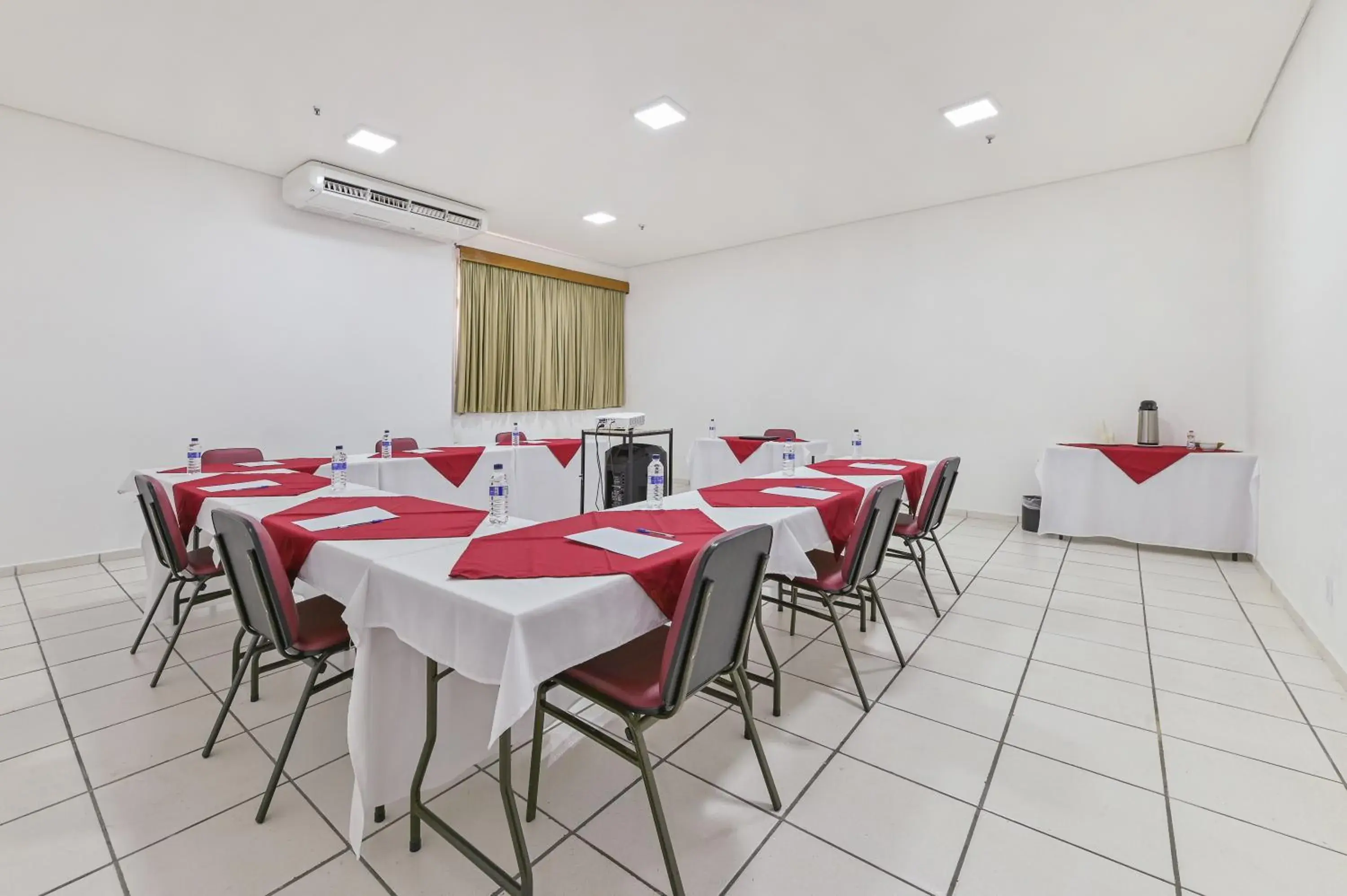 Meeting/conference room in Nacional Inn Limeira