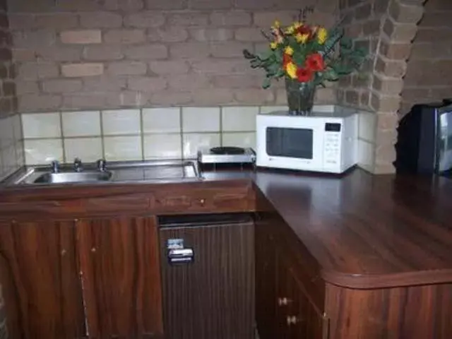 Kitchen or kitchenette, Kitchen/Kitchenette in Albury Classic Motor Inn