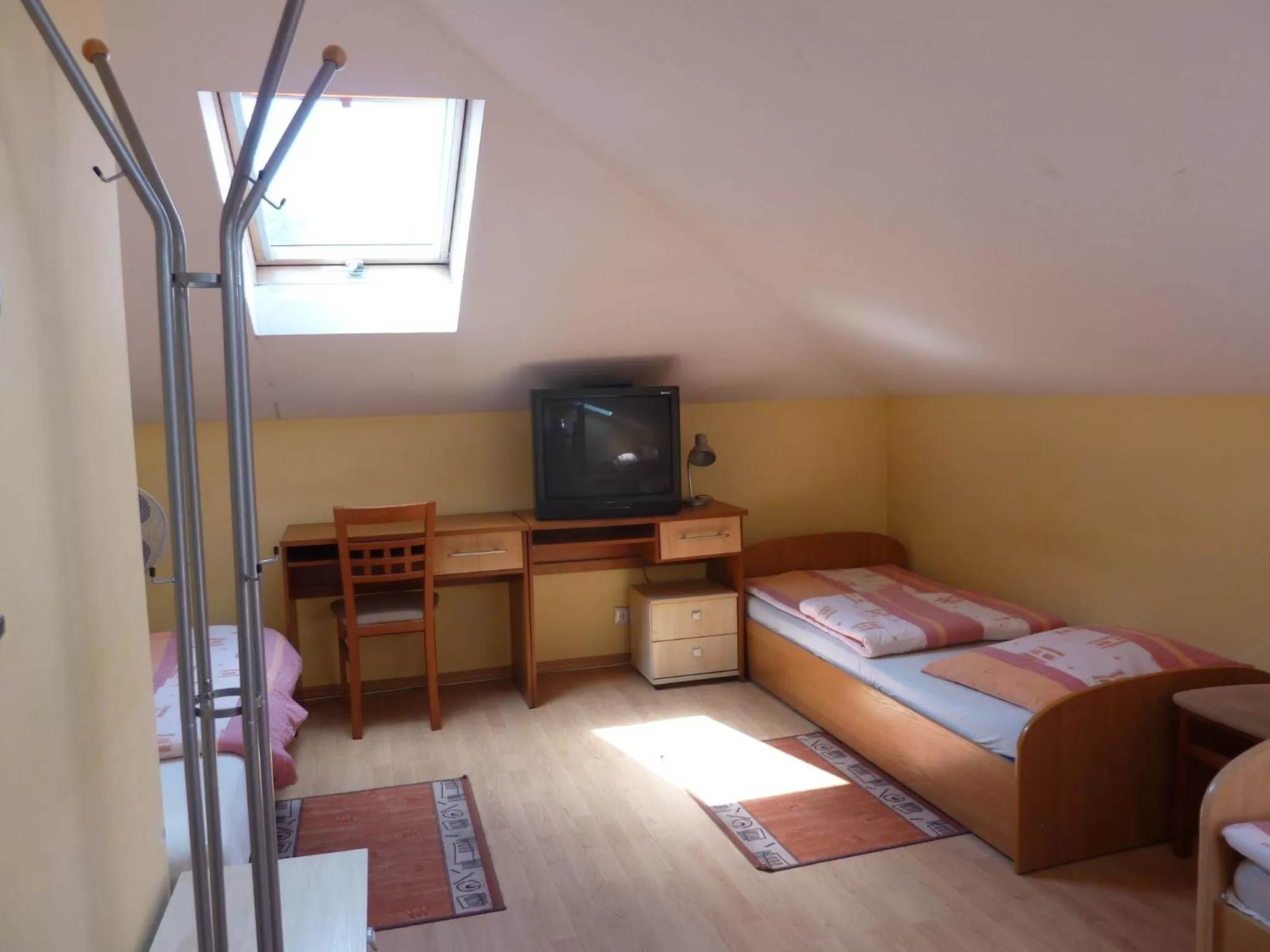 Bed, TV/Entertainment Center in Zajazd Arka