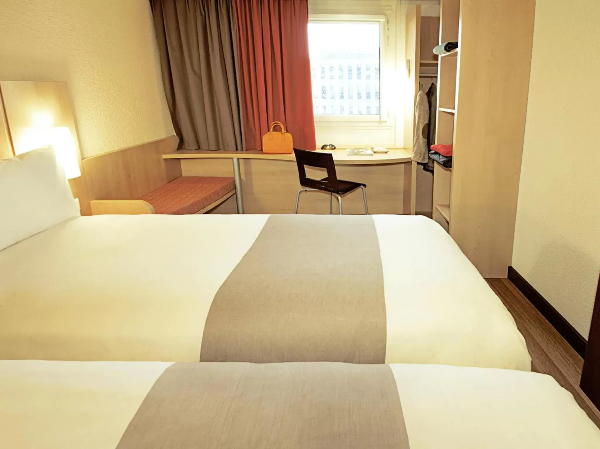 Bed in Hotel ibis Lisboa Jose Malhoa
