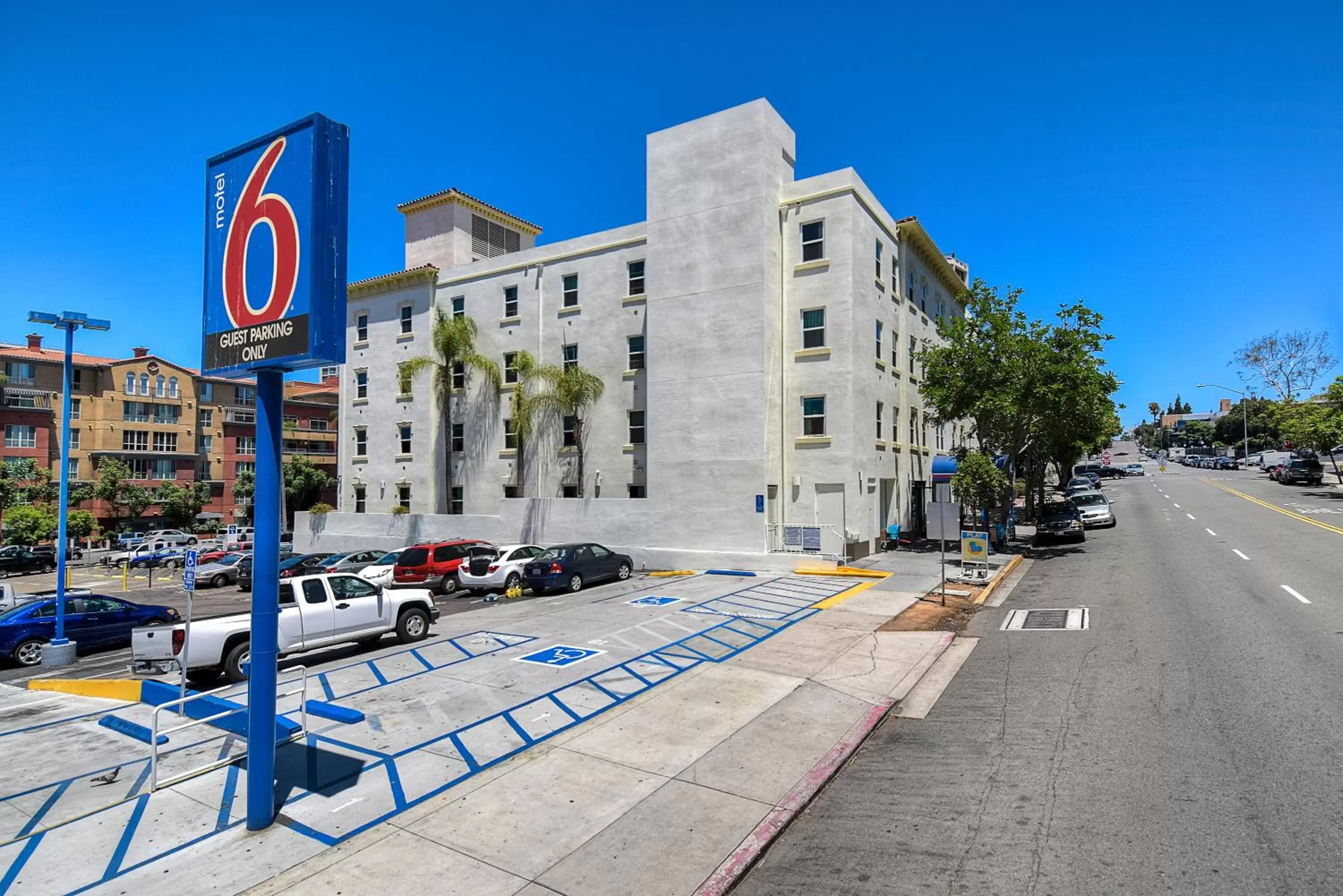 Facade/entrance, Property Building in Motel 6-San Diego, CA - Downtown
