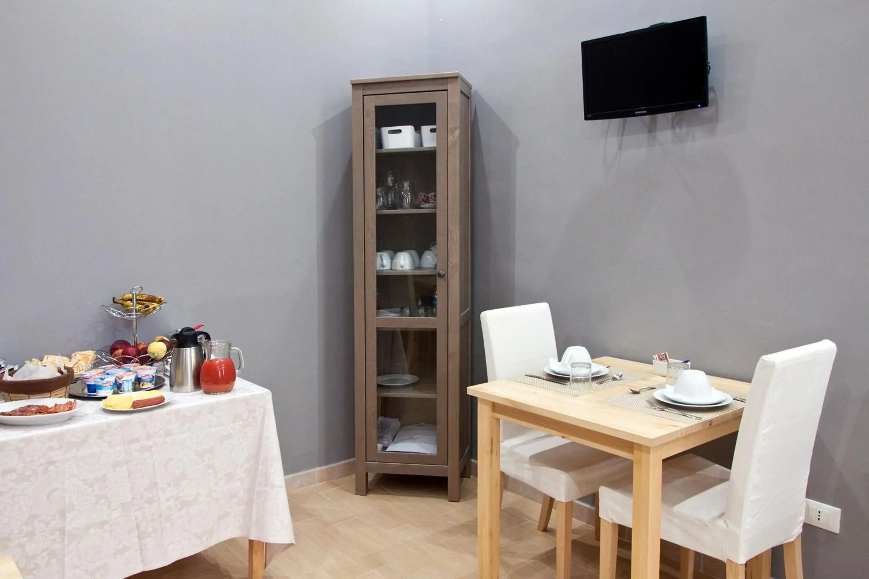 Lounge or bar in Operà Lounge or bar in Operà