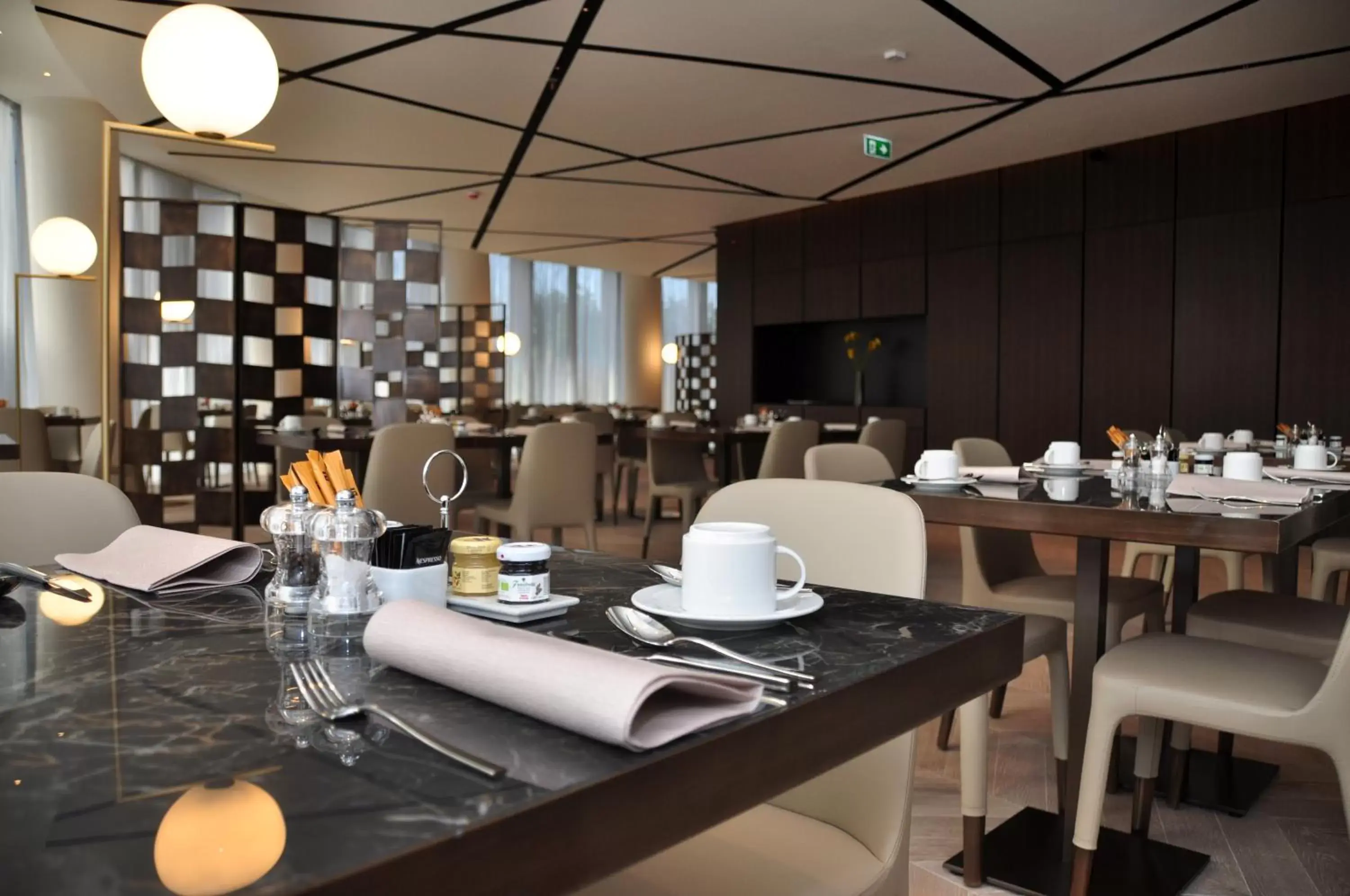 Restaurant/places to eat in Maritim Hotel Plaza Tirana Restaurant/places to eat in Maritim Hotel Plaza Tirana