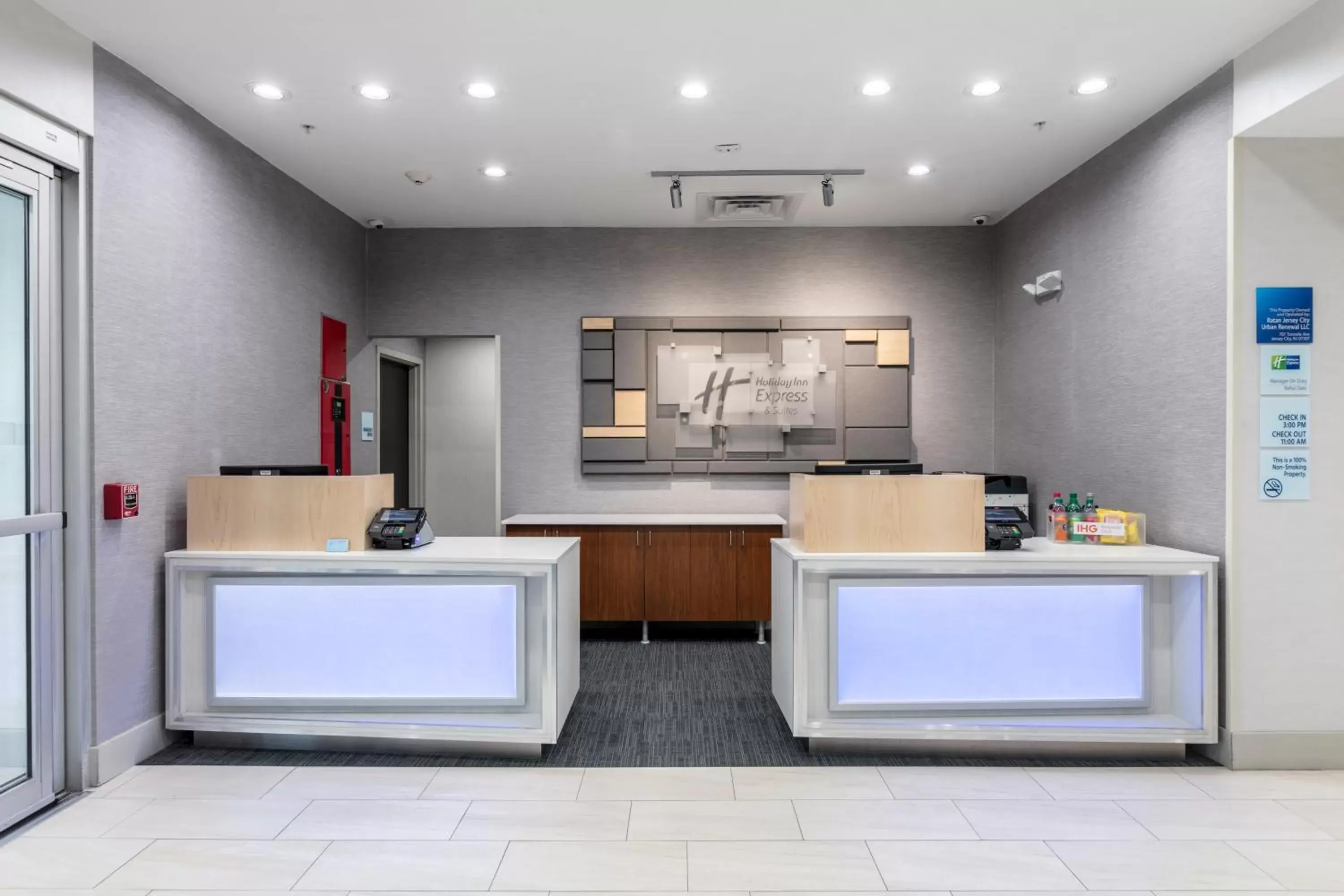 Lobby or reception, Lobby/Reception in Holiday Inn Express & Suites Jersey City North - Hoboken, an IHG Hotel