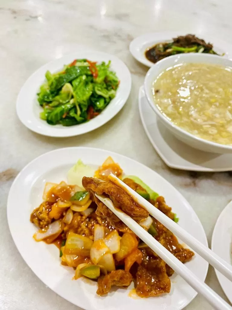 Restaurant/places to eat in Pantai Inn Kota Kinabalu