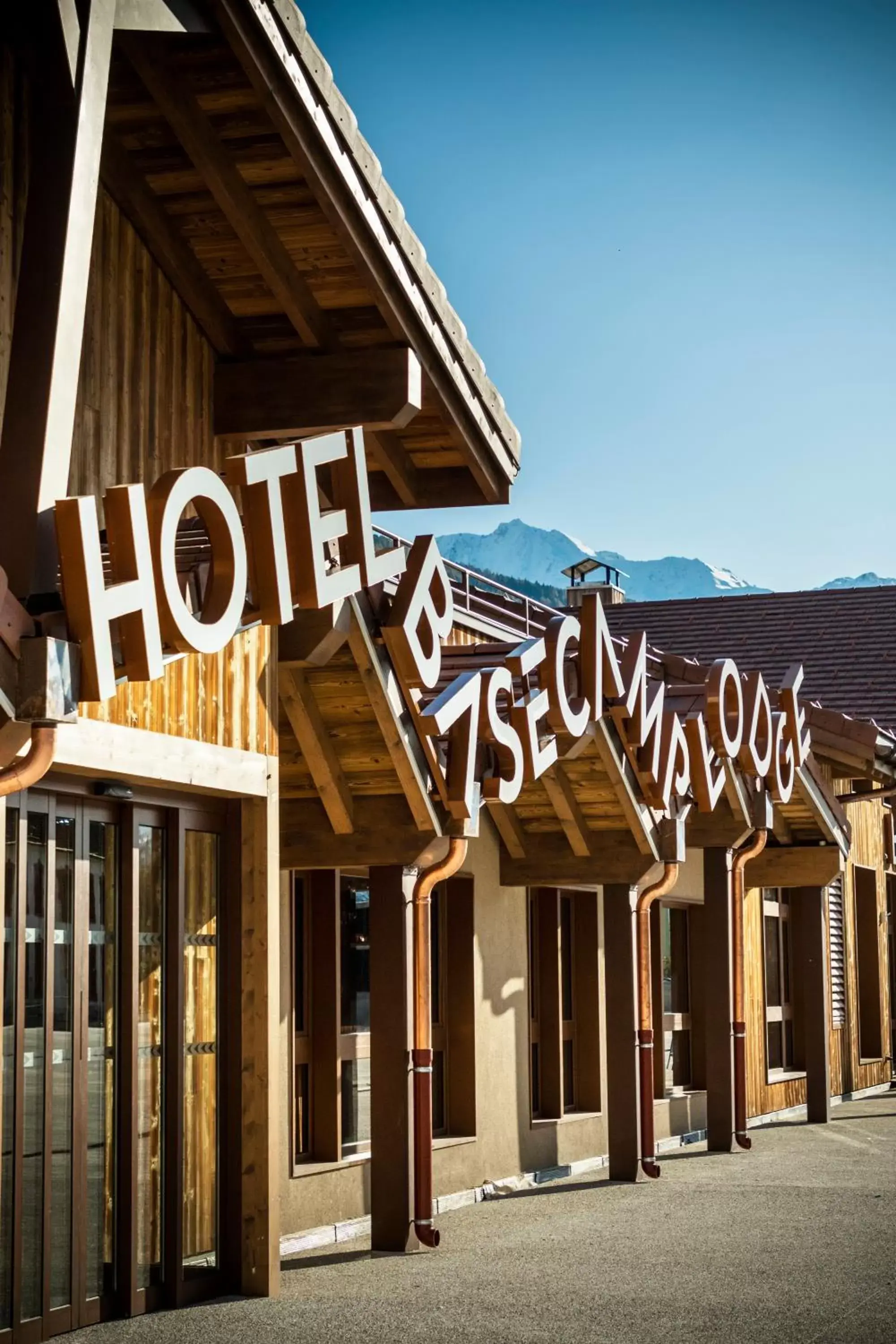 Facade/entrance, Property Building in Hotel Base Camp Lodge - Bourg Saint Maurice