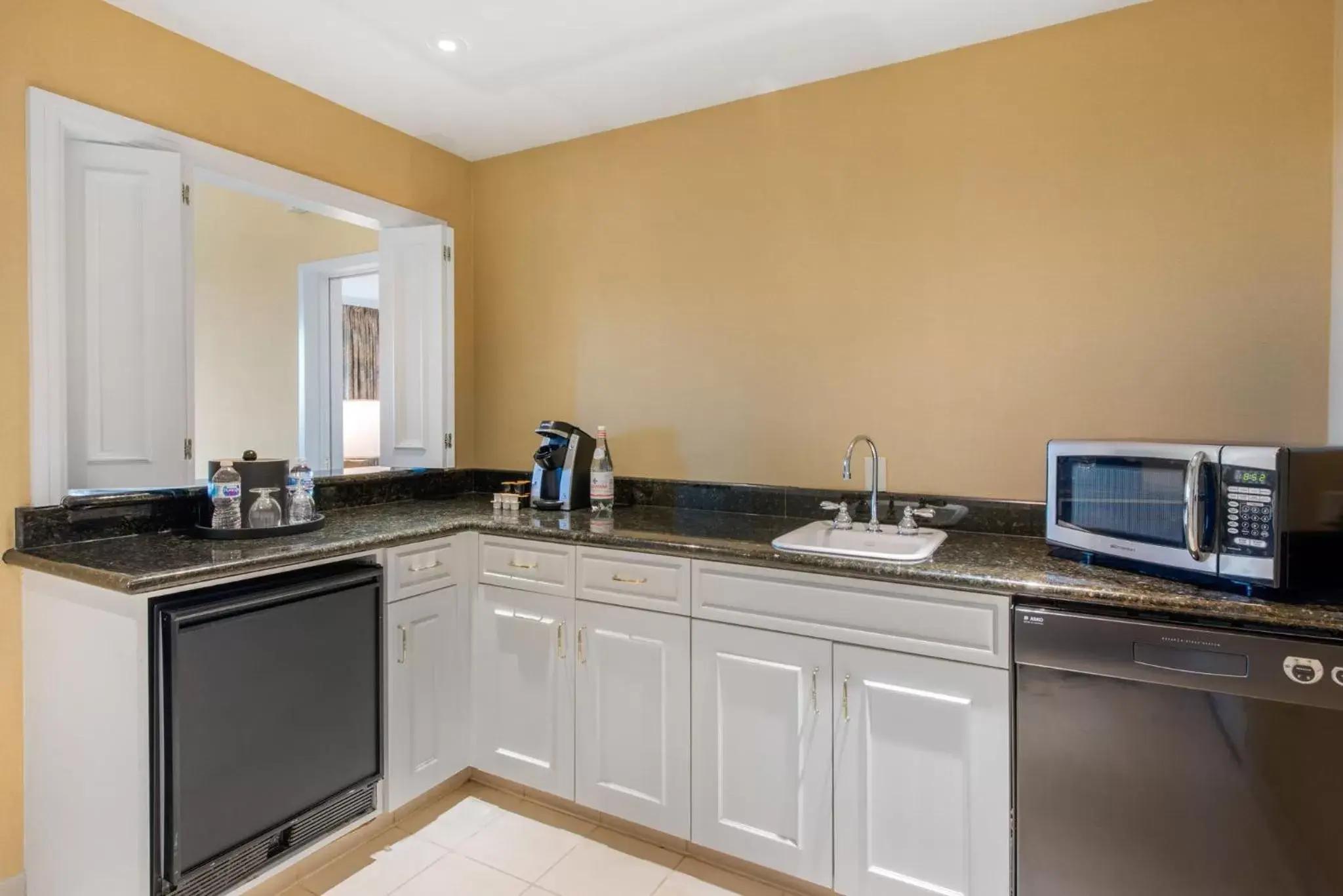 Photo of the whole room, Kitchen/Kitchenette in Omni Orlando Resort at Championsgate