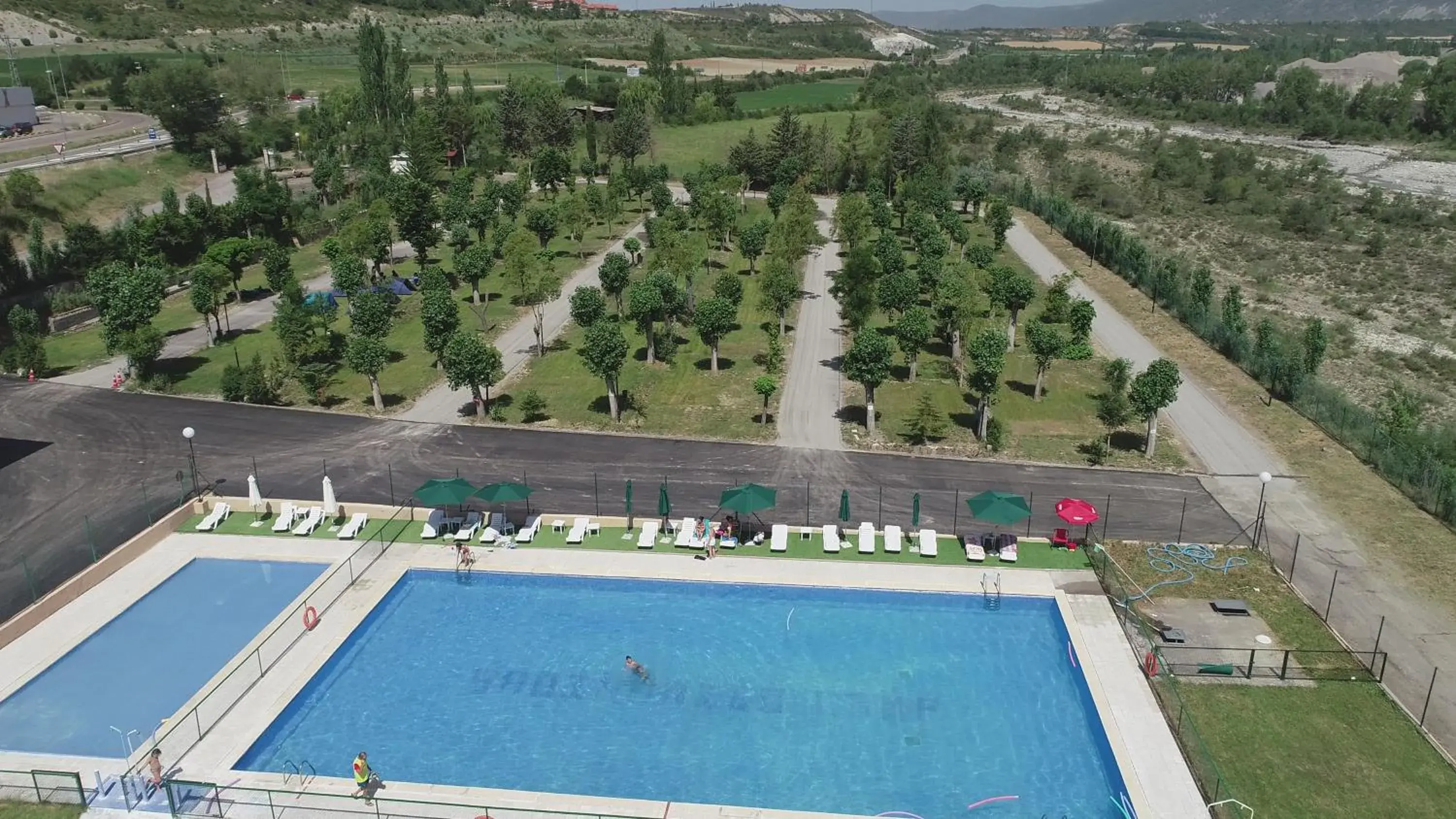 Off site, Pool View in Sabiñanigo Camp & Hotel