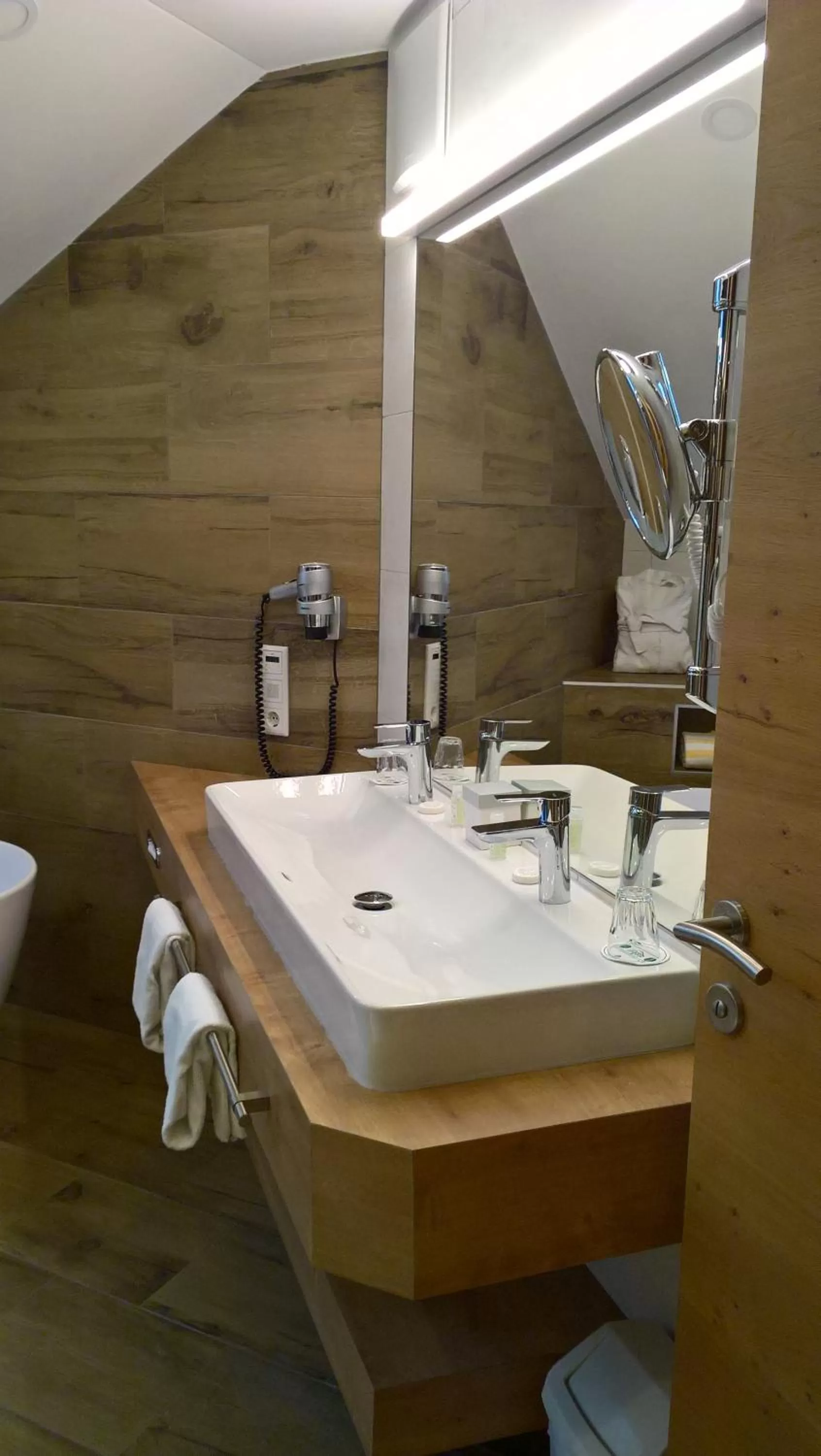 Bathroom in Romantik Hotel Die Gersberg Alm mit Panoramablick auf Salzburg