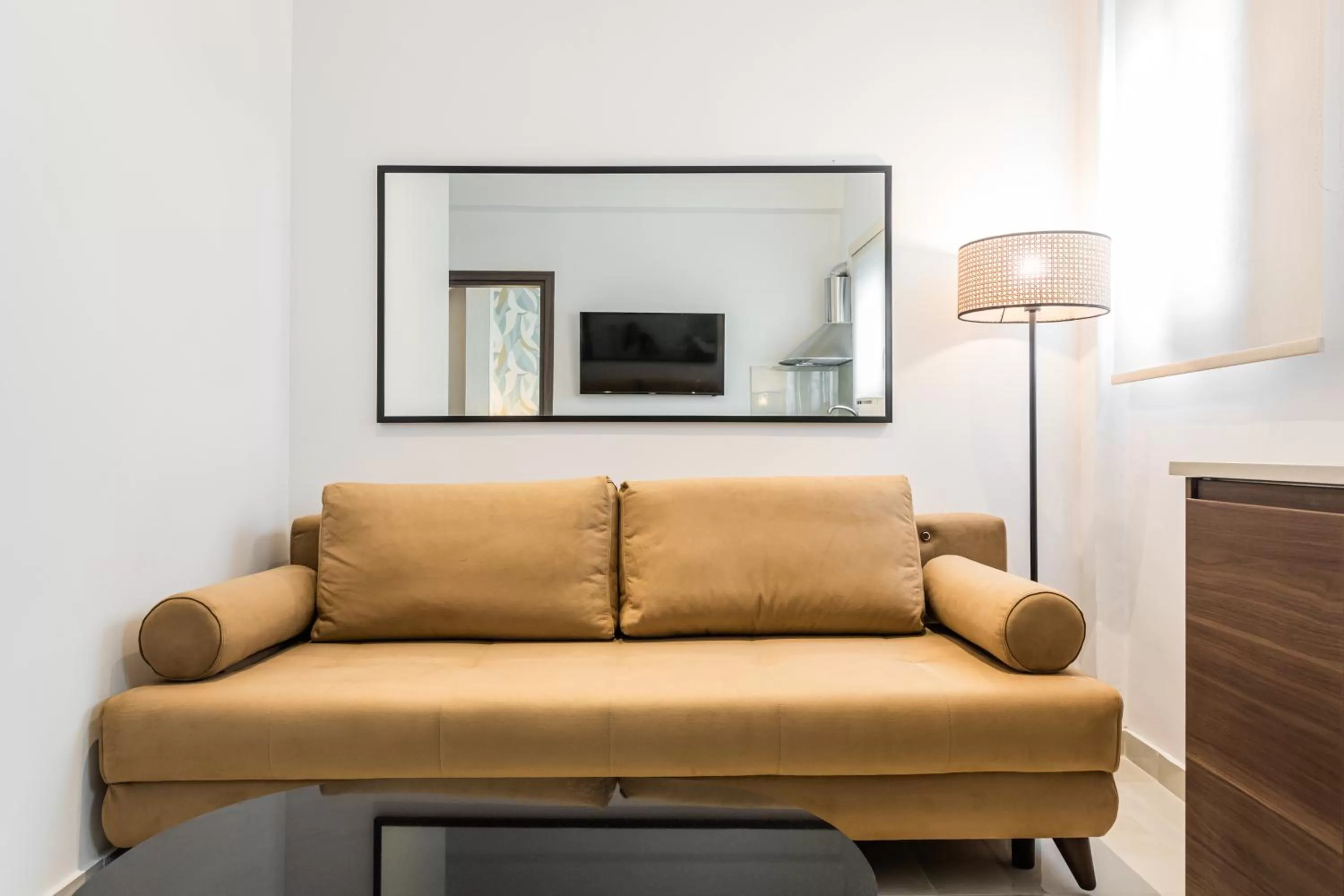 Seating area in Nicholas Point Apartments and Rooms
